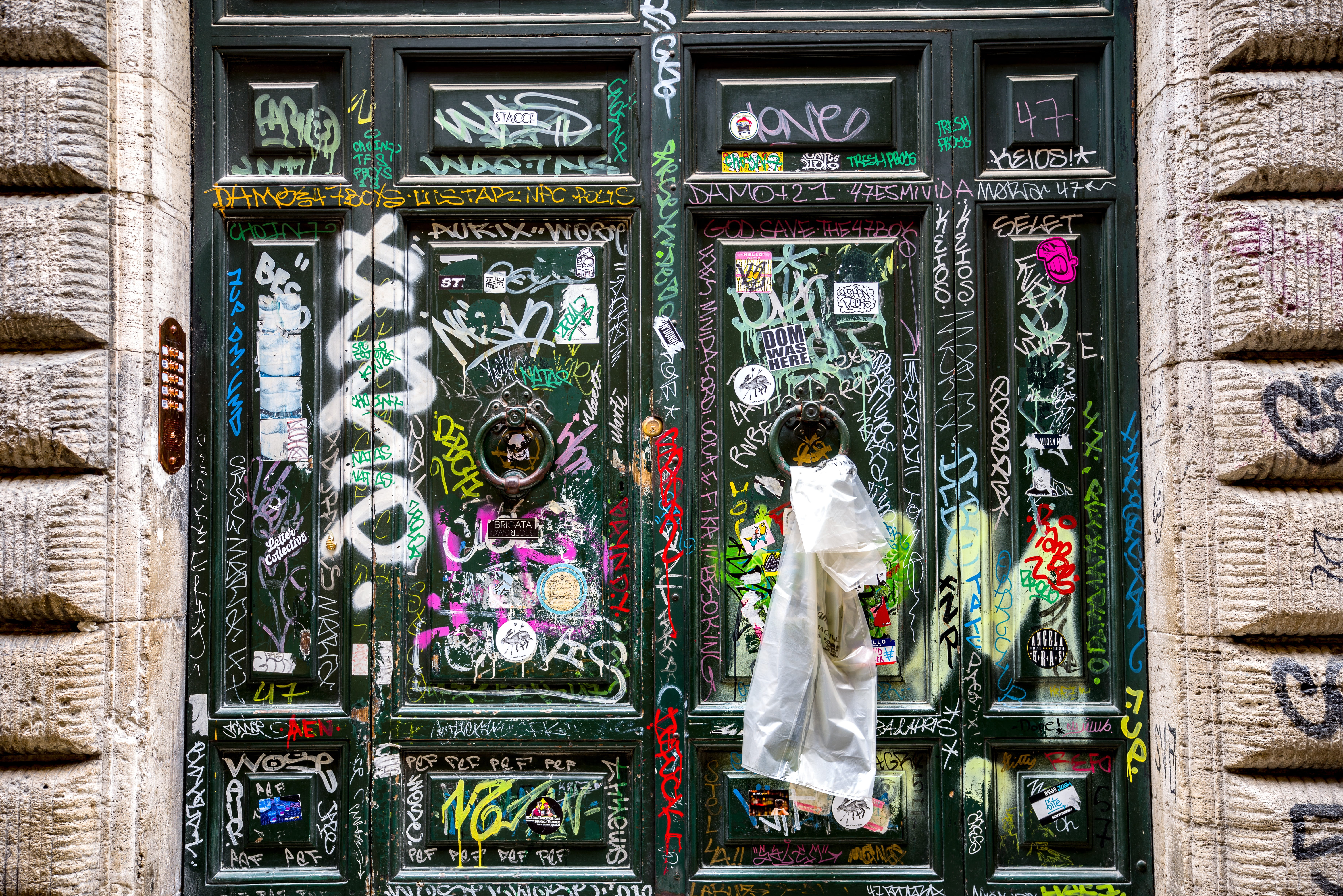 door, religion, belief, sculpture, multi colored, rome, creativity, representation, wall - building feature, building exterior, italy, tag, 5K, spirituality, HD Wallpaper