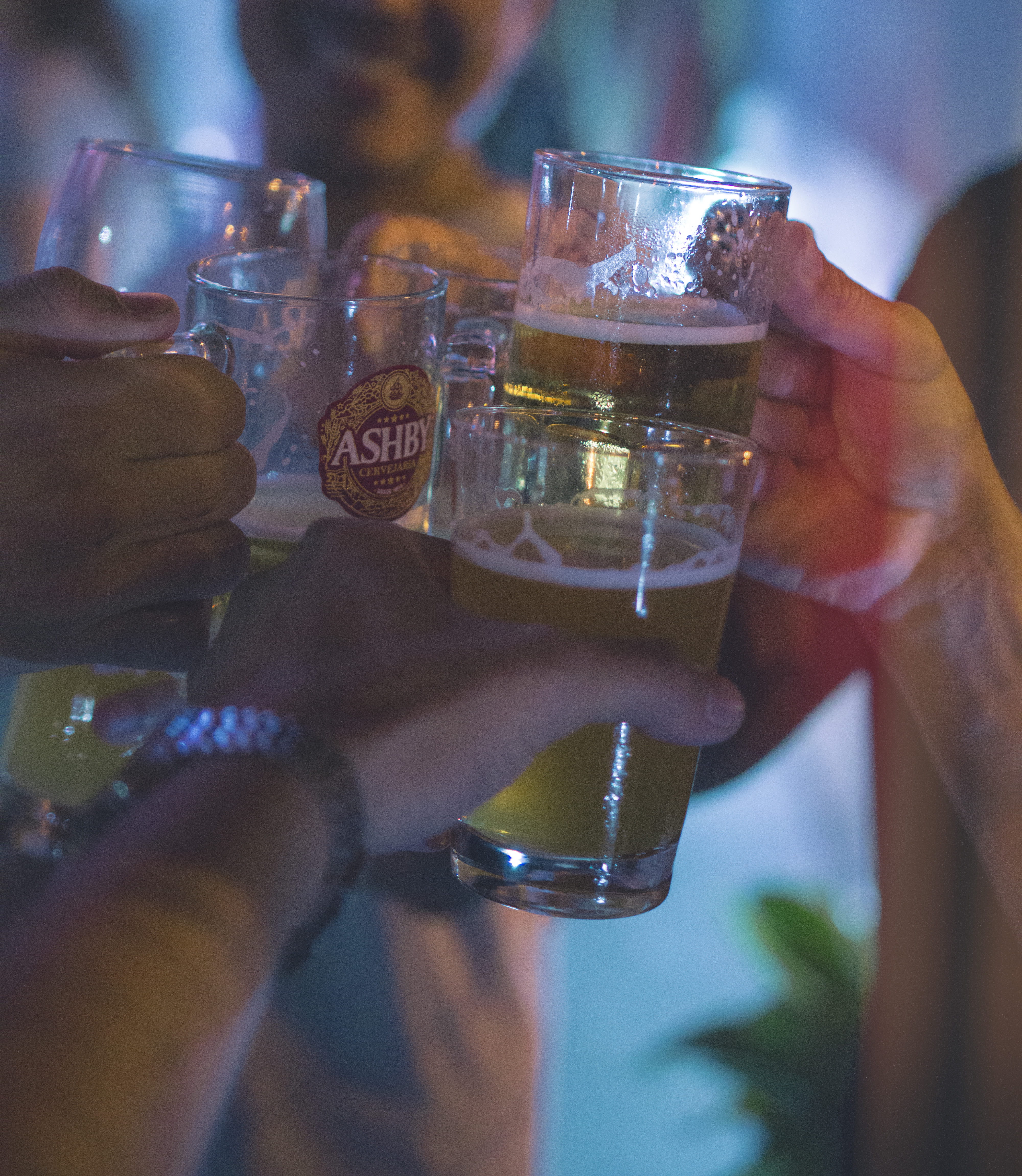 drinking, cold, friends, portra, cold beer, pub, beer bug, finger, close-up, cheer, lifestyles, longe, vintage, celebratory toast, alcohol, glass, human body part, Phone HD Wallpaper