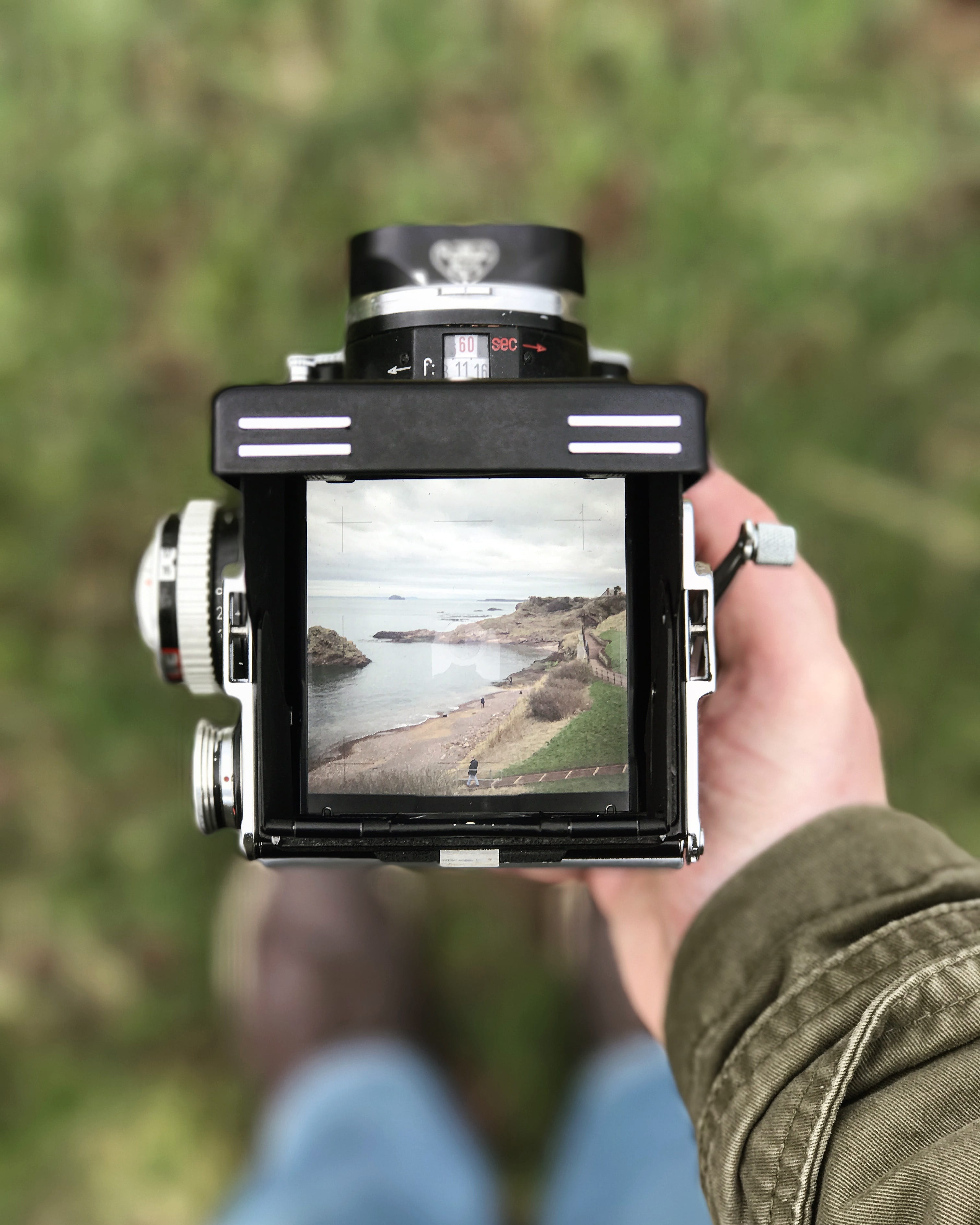 modern, digital single-lens reflex camera, outdoors, human body part, tlr, human hand, wireless technology, camera - photographic equipment, digital viewfinder, Phone HD Wallpaper