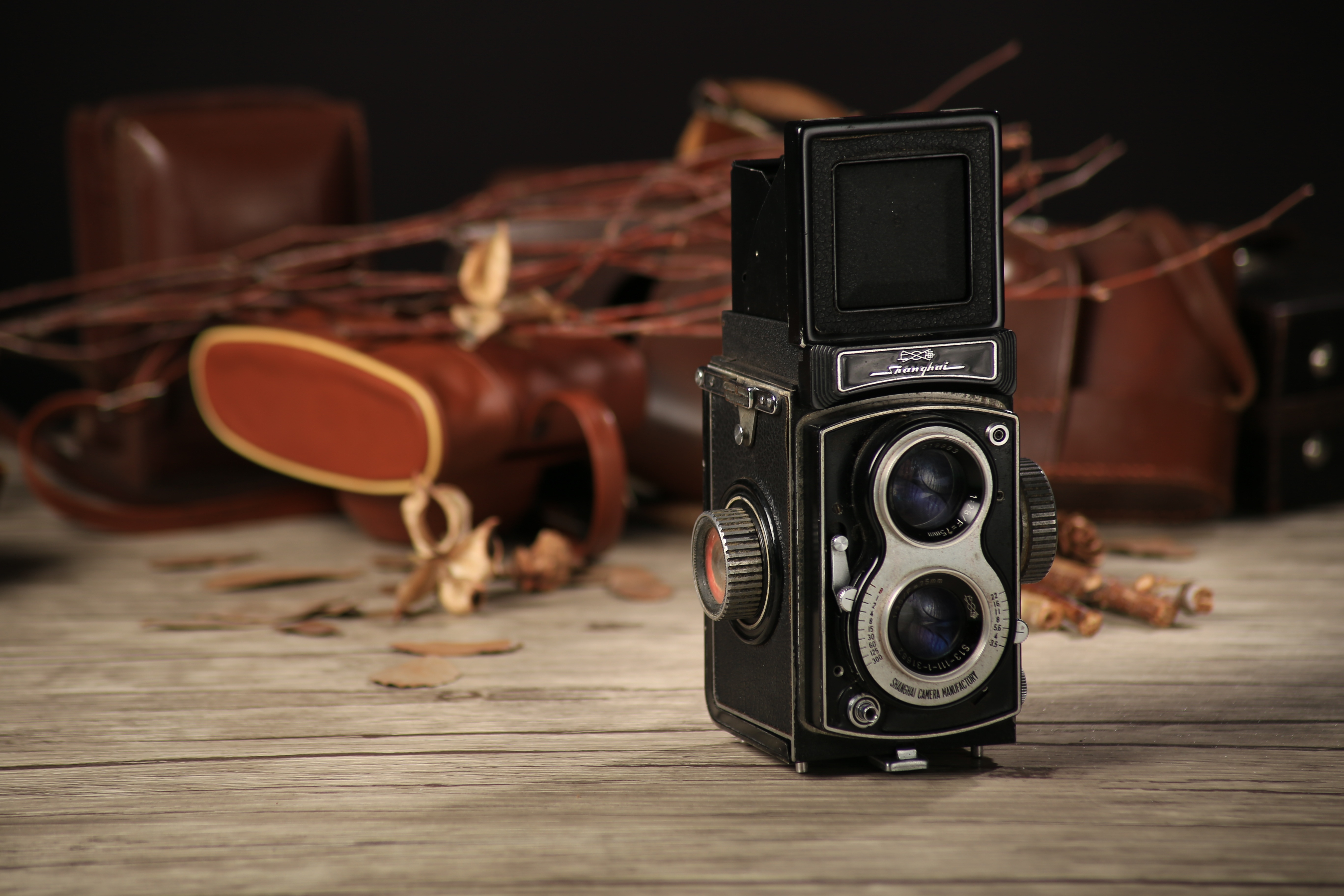 old camera, antique, close-up, musical instrument, music, stage, no people, technology, flooring, twin-lens reflex camera, art and craft, focus on foreground, HD Wallpaper
