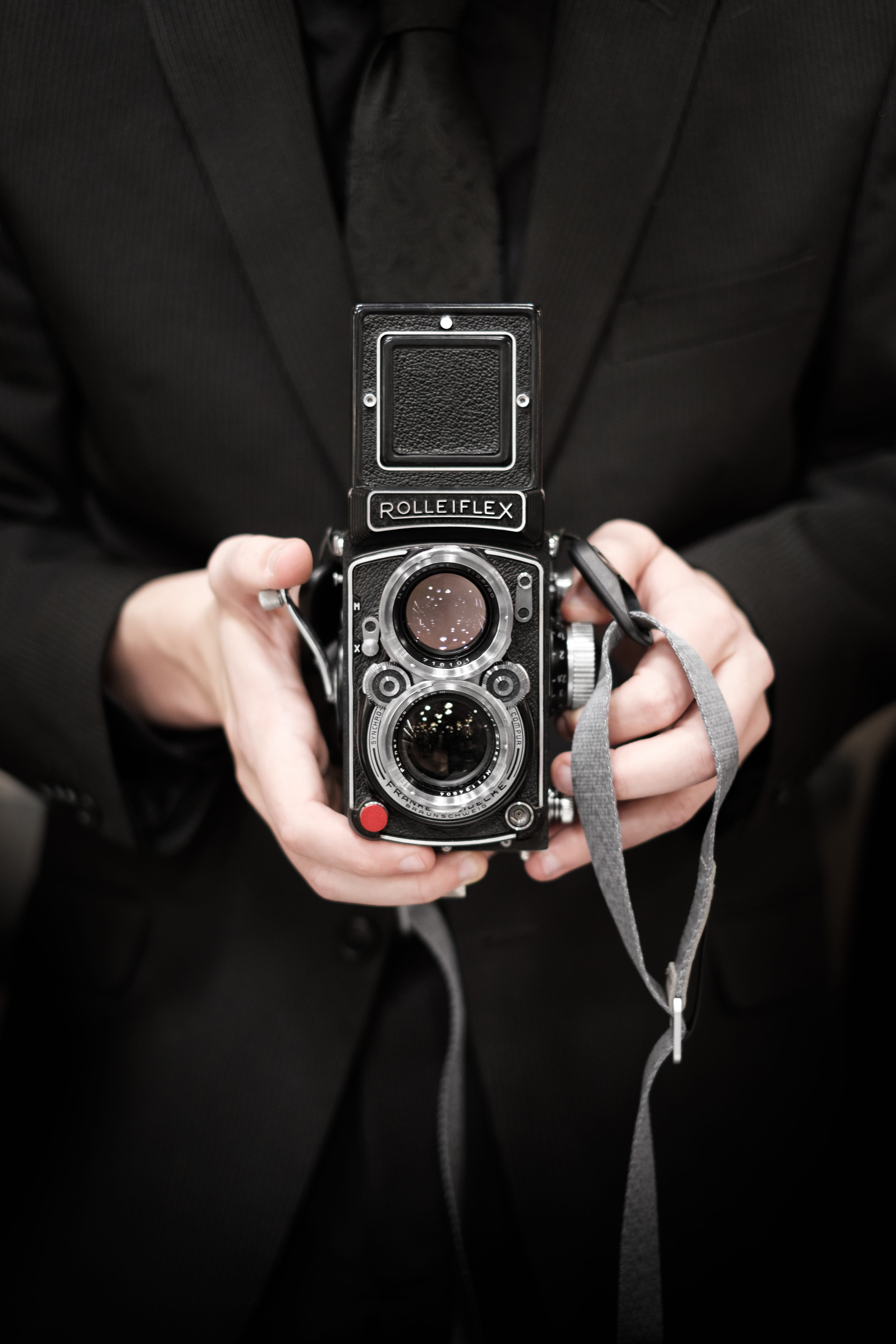 lens, human body part, vintage, antique, person, old, photographer, focus on foreground, hands, equipment, photographing, holding, adult, technology, hand, Phone HD Wallpaper