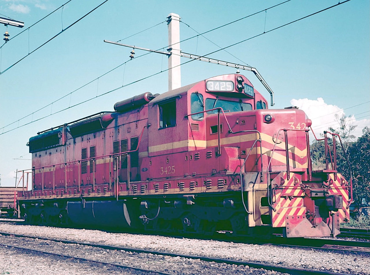 travel, railroad car, freight train, cable, outdoors, mode of transportation, electricity, railroad track, train, station, rail transportation, day, locomotive, HD Wallpaper