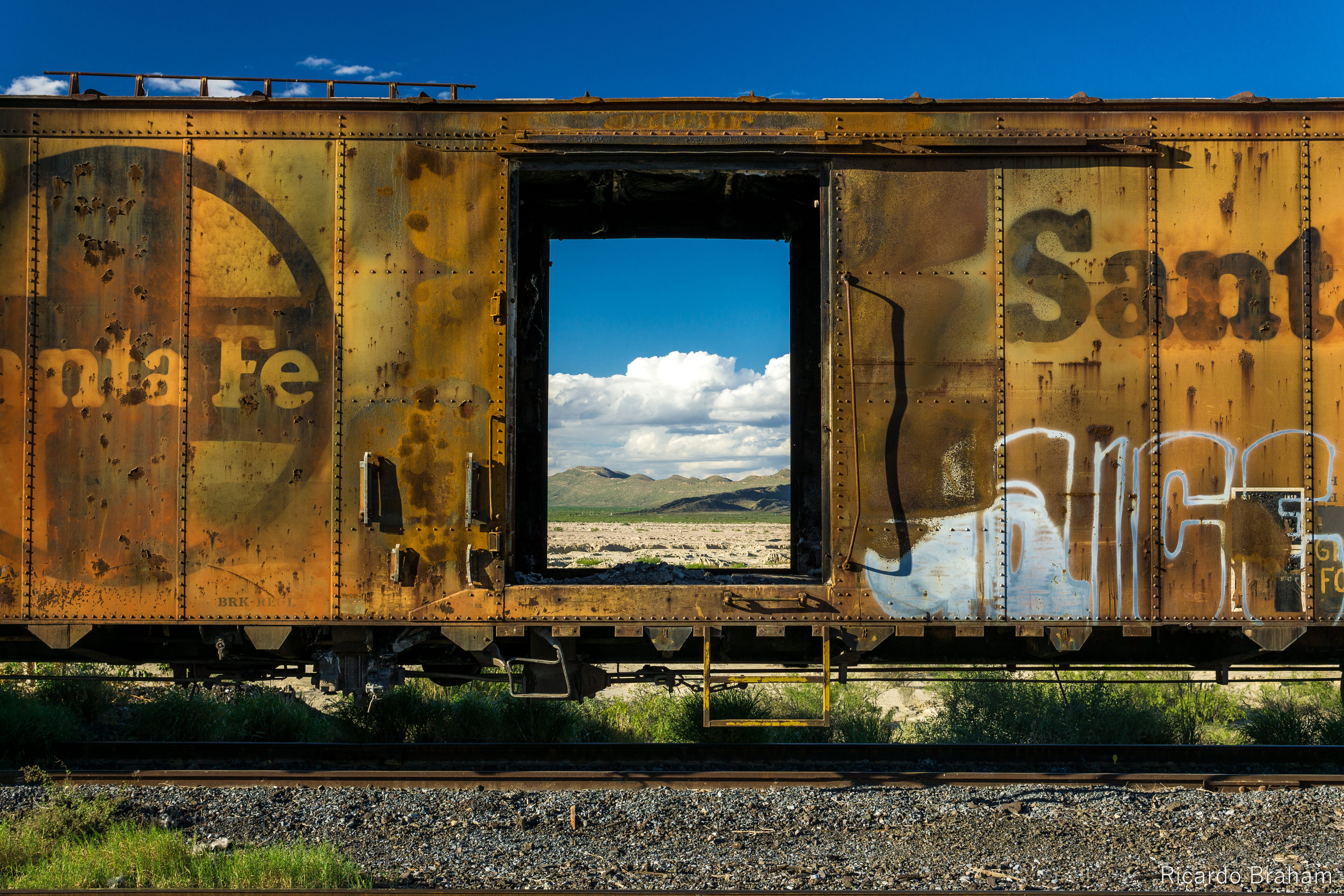 built structure, mountains, contrast, train - vehicle, streetphotograpy, outdoors, rail transportation, travel, coahuila, mexico, abandoned, sky, railroad track, HD Wallpaper