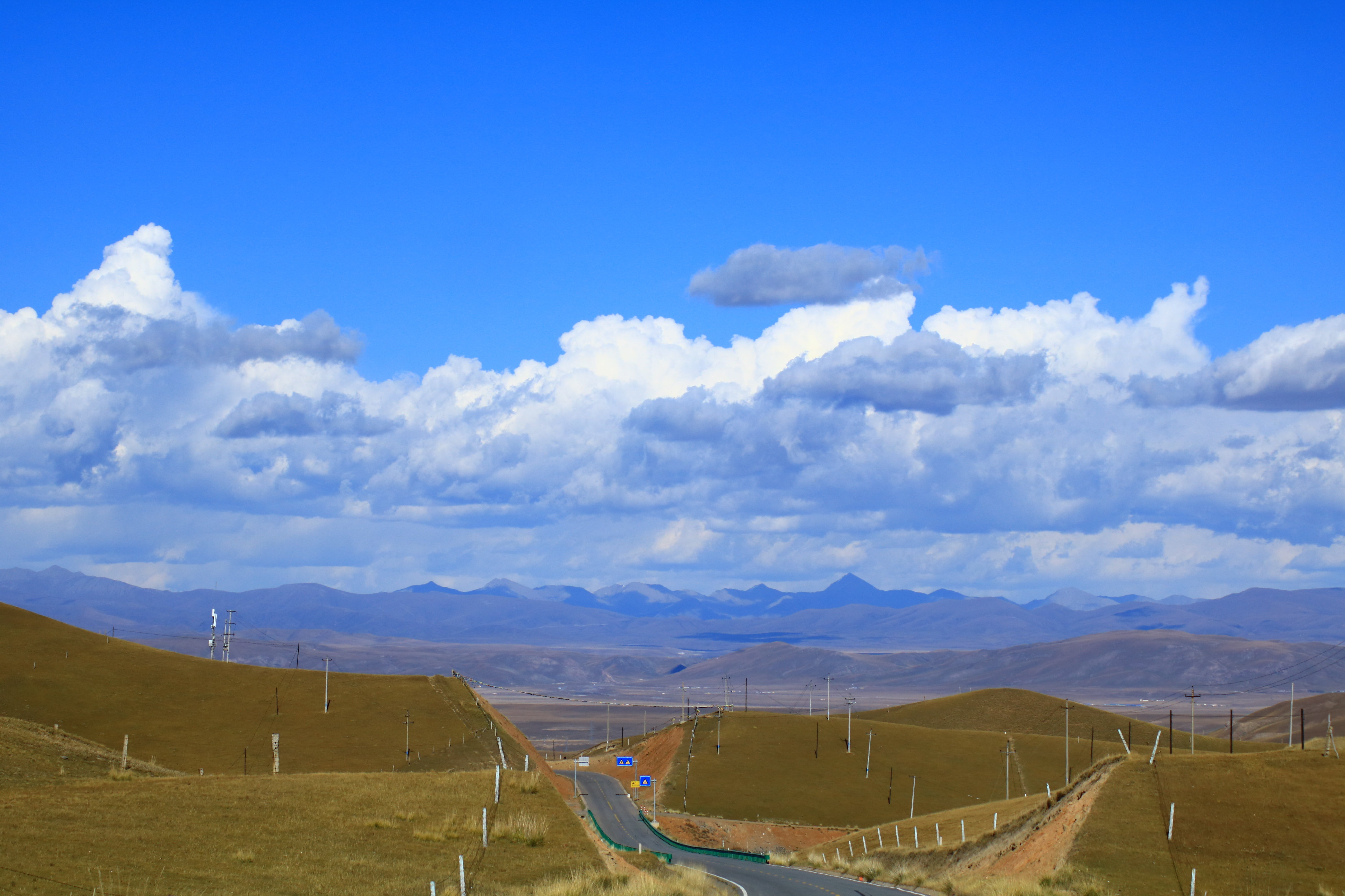 idyllic, the scenery, land, blue, landscape, highway, tranquility, road, non-urban scene, outdoors, transportation, scenics, beauty in nature, mountain range, HD Wallpaper