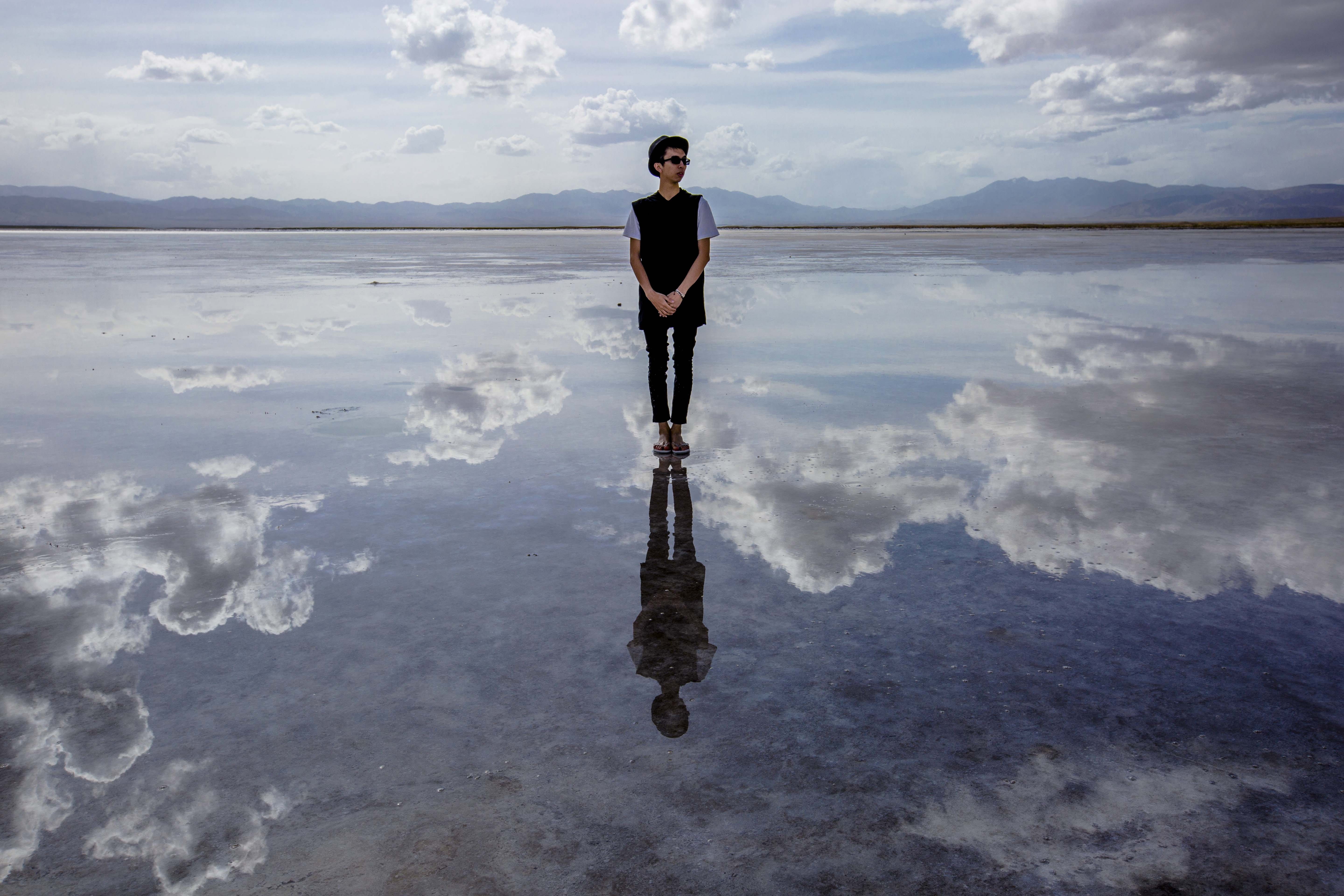 lifestyles, standing, sea, check card salt lake, young adult, 5K, reflection, qinghai, scenics - nature, non-urban scene, tranquility, sky, nature, one person, HD Wallpaper