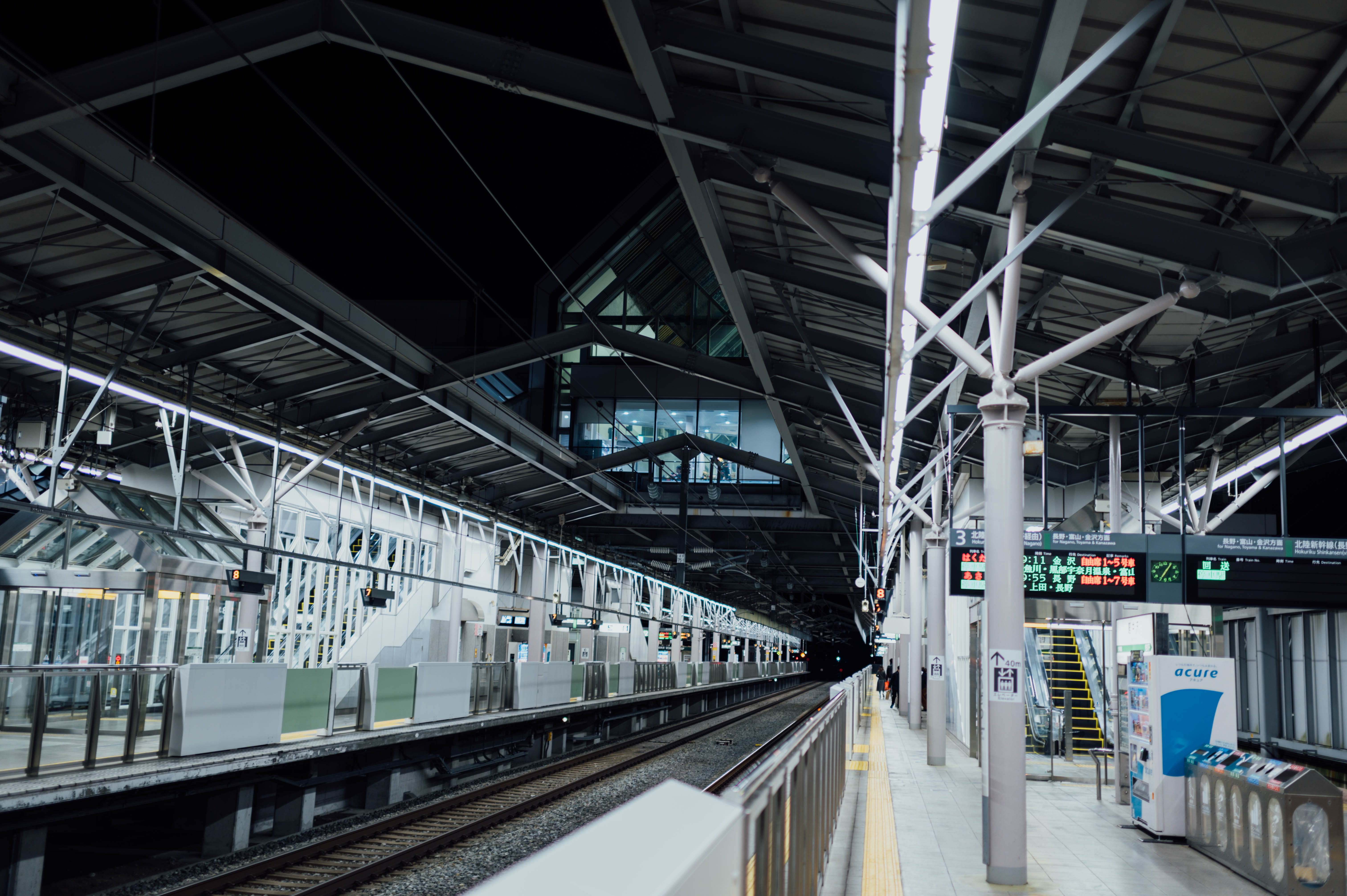 5K, roof beam, mode of transportation, ceiling, transportation, handrail, train, railway, metal, neighborhood, human, person, station, day, train track, HD Wallpaper