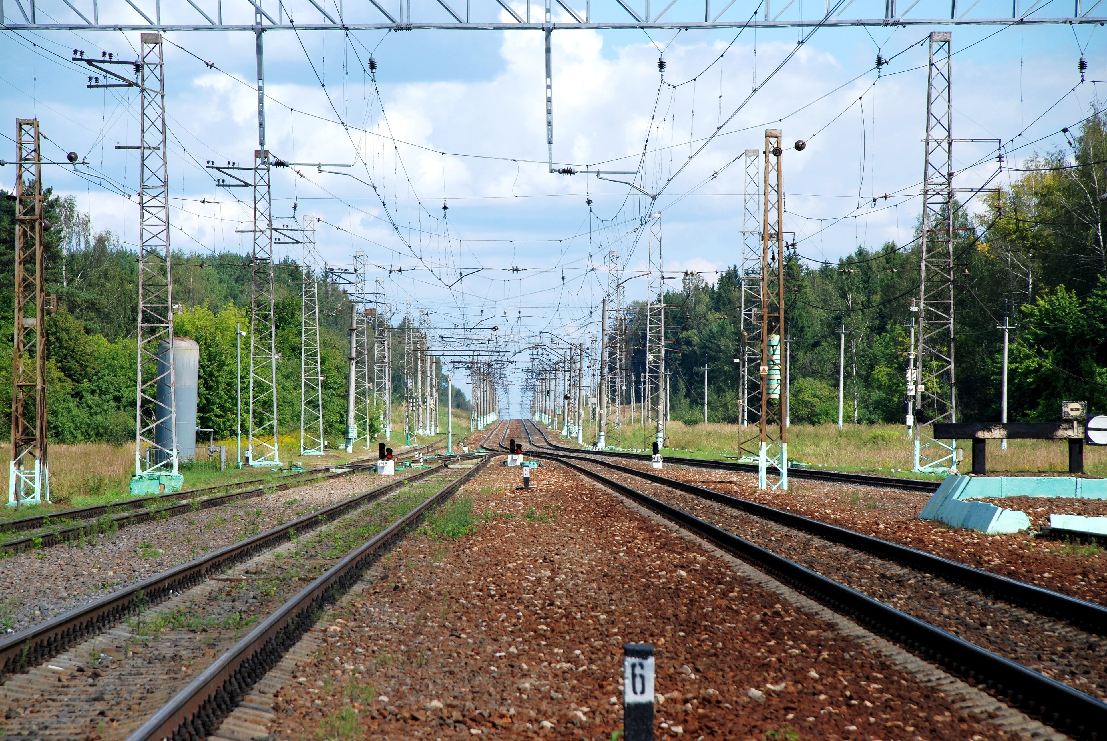 contact network, rails, support, 4K, railway stretches into the distance, sleepers, HD Wallpaper