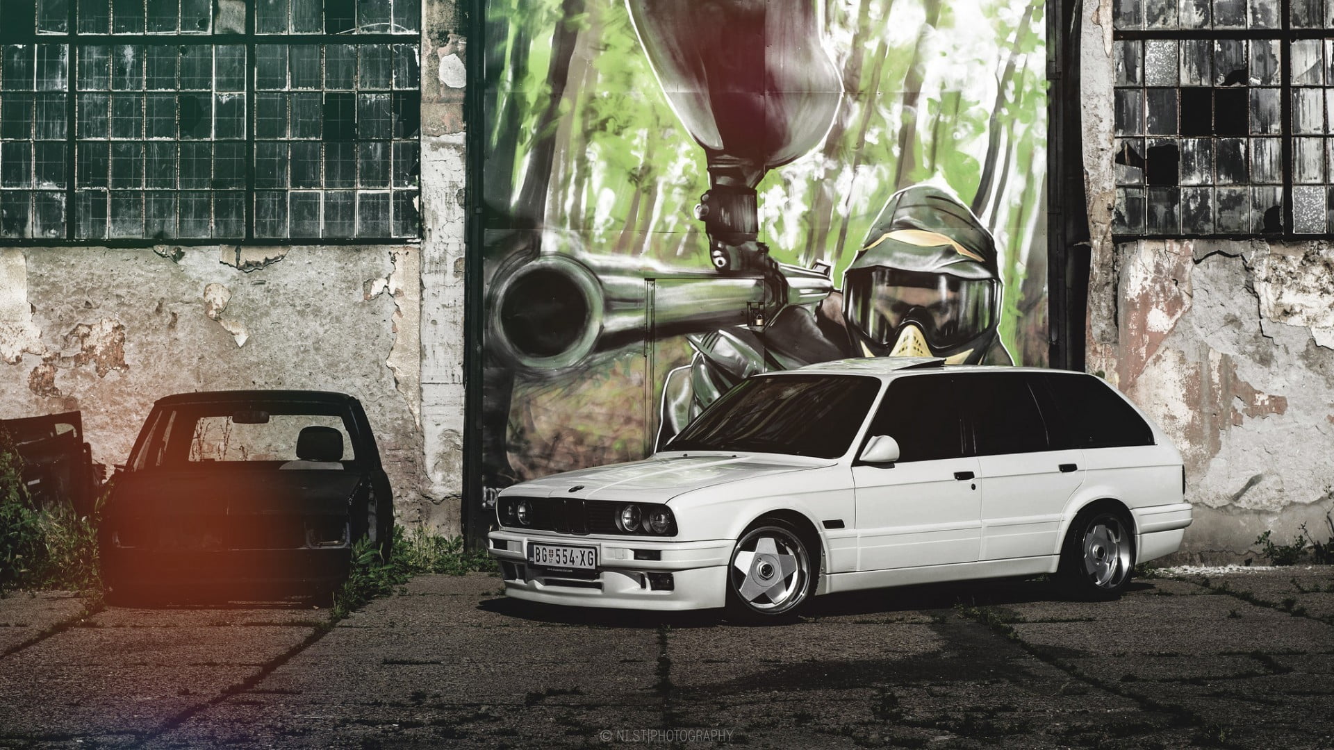 painted, Borbet Type A, built structure, 1080P, architecture, outdoors, BMW, window, car, vintage car, wall, wagon, retro styled, beside, stationary, motor vehicle, HD Wallpaper