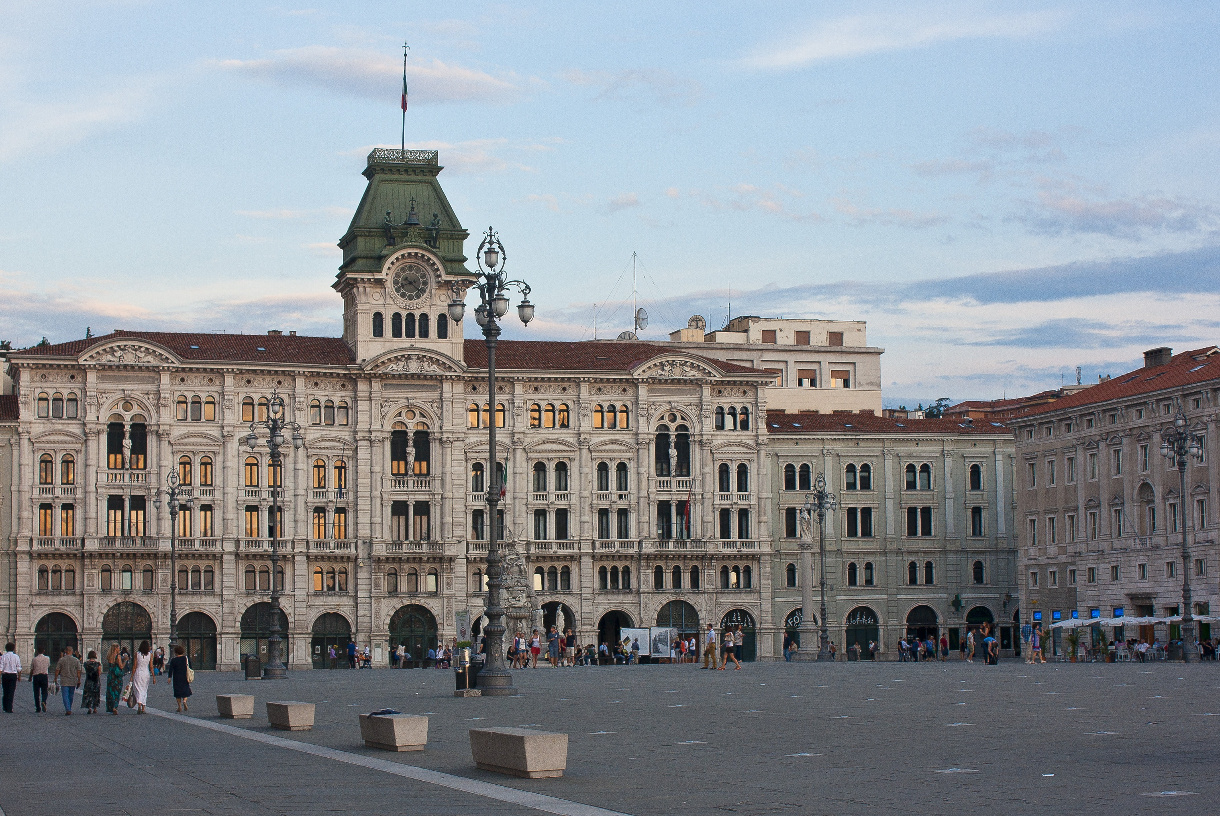 history, building, architecture, tourism, built structure, the past, crowd, incidental people, travel, outdoors, city, town hall, italy, day, piazza, travel destinations, HD Wallpaper