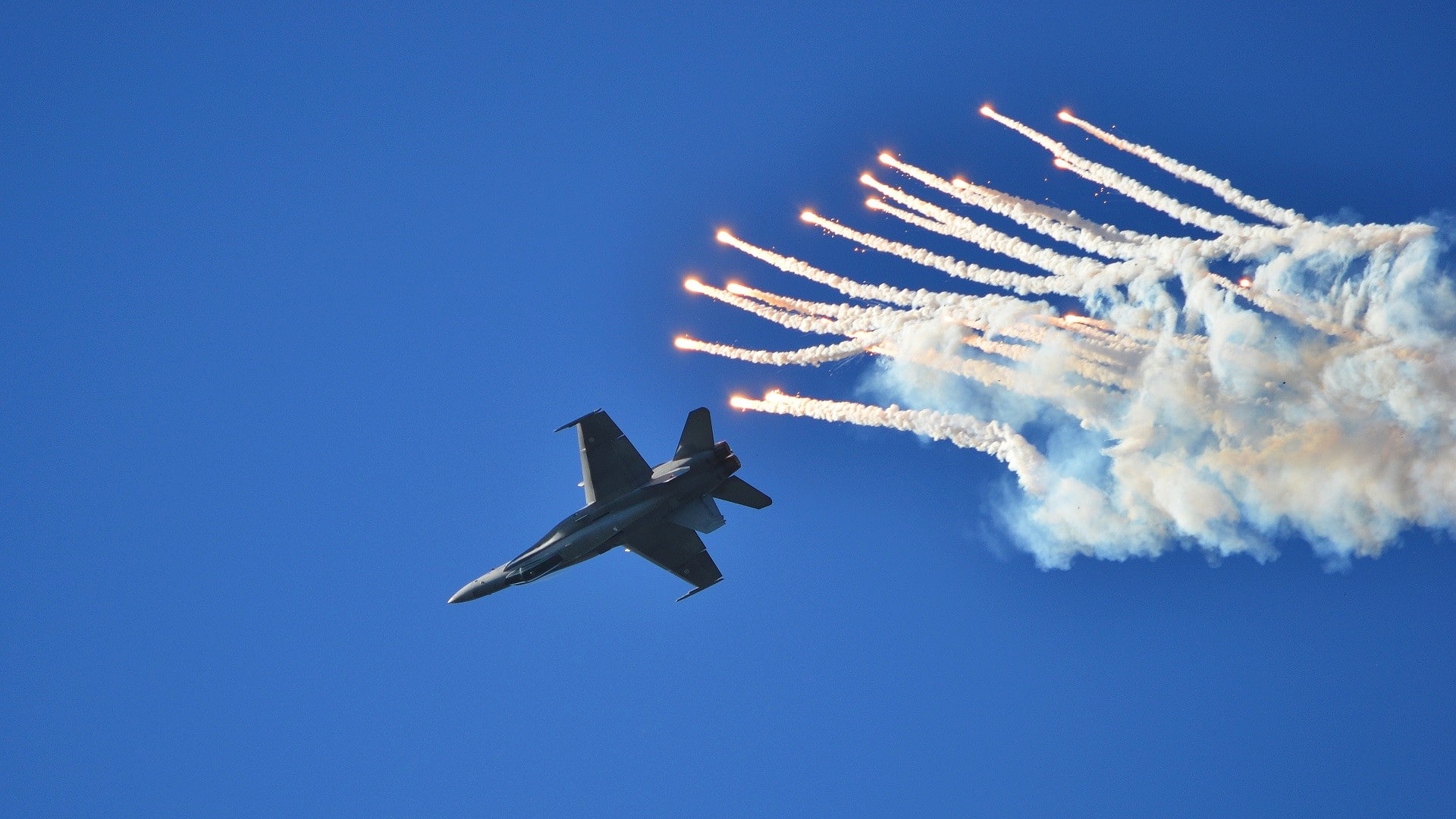 aerobatics, entertainment event, teamwork, aircraft, flying, airplane, air vehicle, military aircraft, plane, outdoors, vapor trail, McDonnell Douglas F/A-18 Hornet, HD Wallpaper