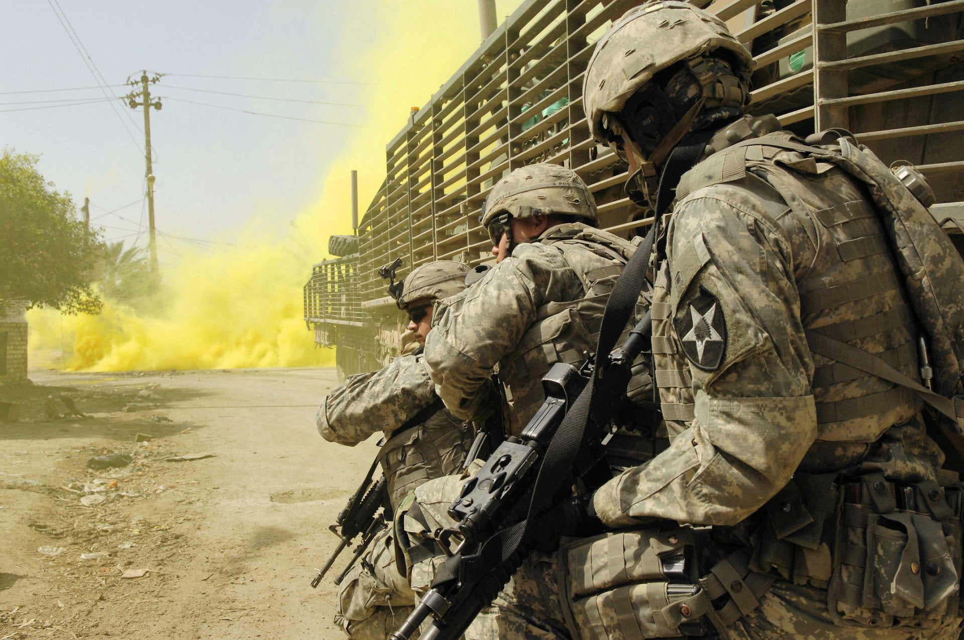 headwear, Smoke Grenade, Soldier, weapon, government, men, two people, camouflage clothing, fighting, military uniform, game, soldiers, real people, gun, HD Wallpaper