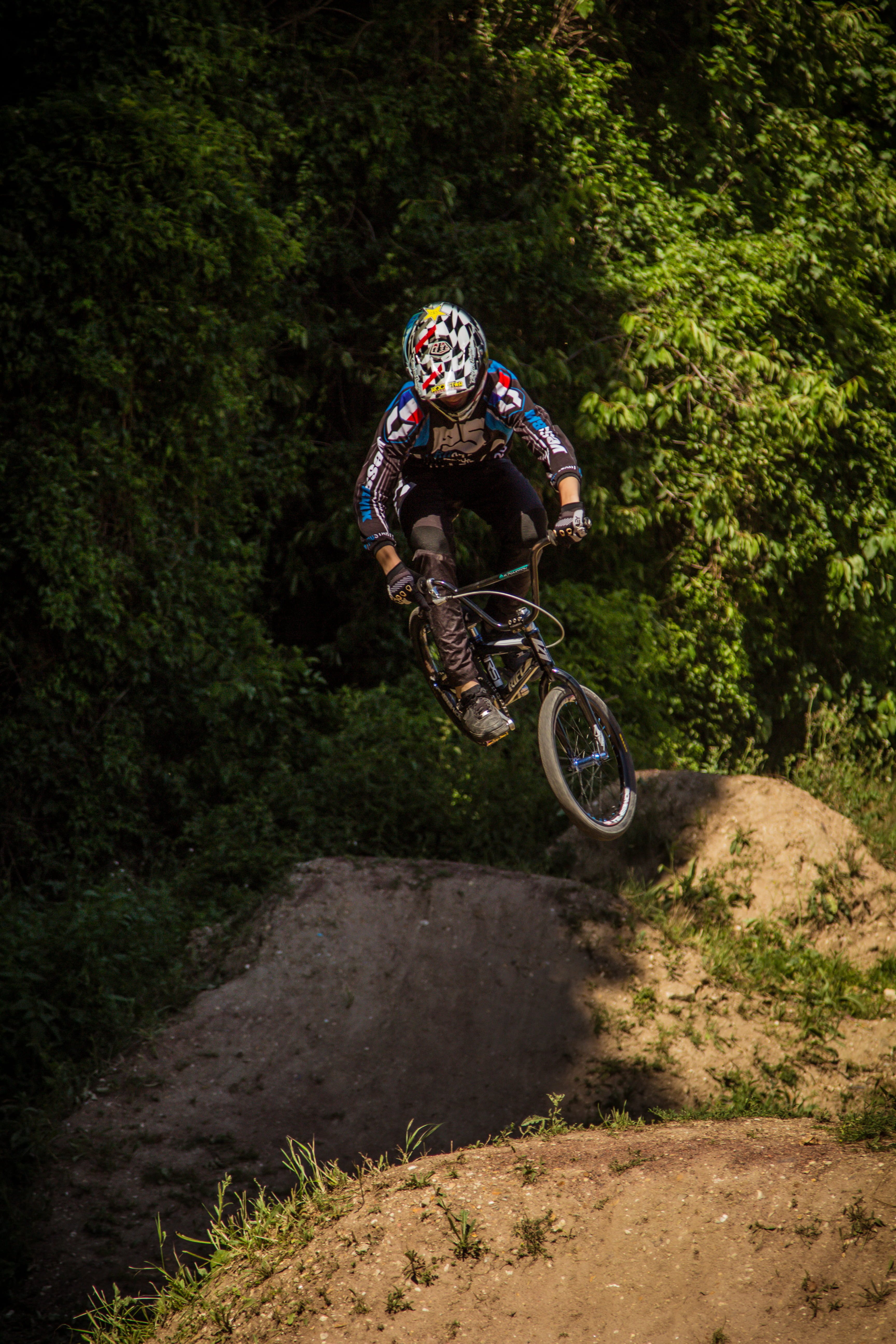 person, dirt, 5K, riding, ride, biker, motocross, headwear, skill, sport, motorcycle, crash helmet, one person, sports helmet, mode of transportation, Phone HD Wallpaper