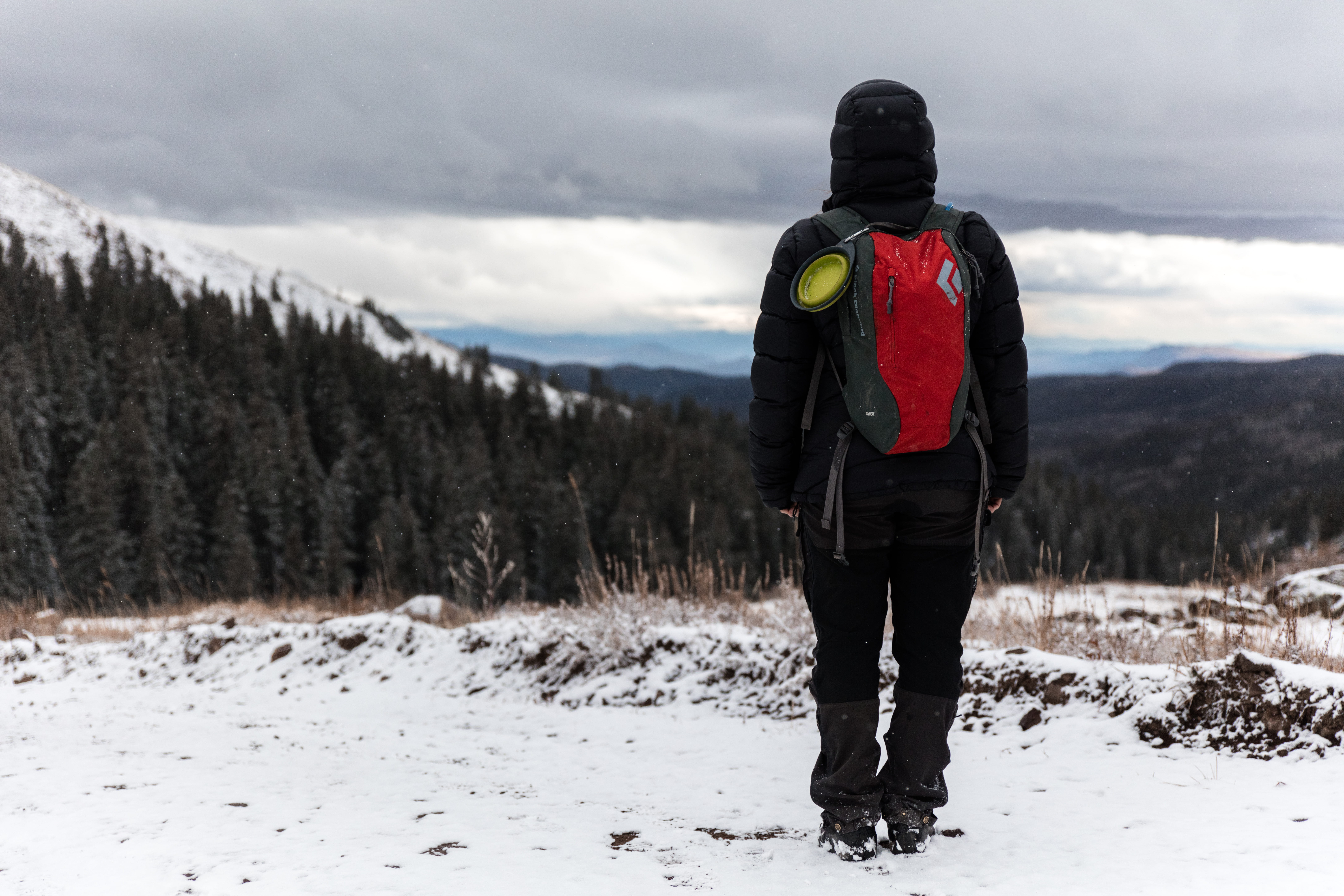 scenics - nature, sky, real people, land, hydration, beauty in nature, trees, person, outdoors, looking at view, tranquility, backpack, red, top, non-urban scene, HD Wallpaper