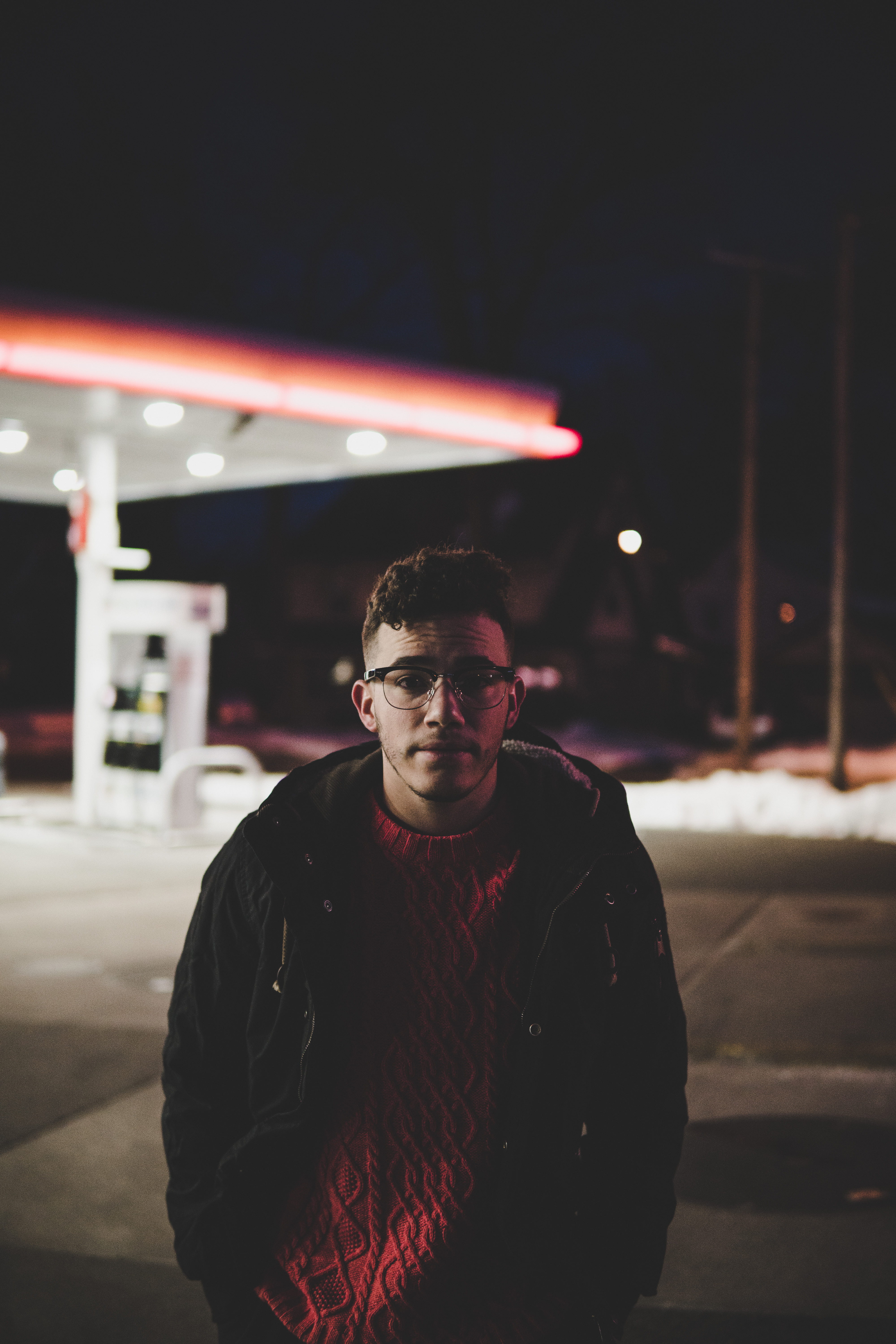 near, zip, style, white, warm clothing, winter, man at gas station, clothing, architecture, lifestyles, hooded, black, young adult, gasoline, red, standing, Phone HD Wallpaper