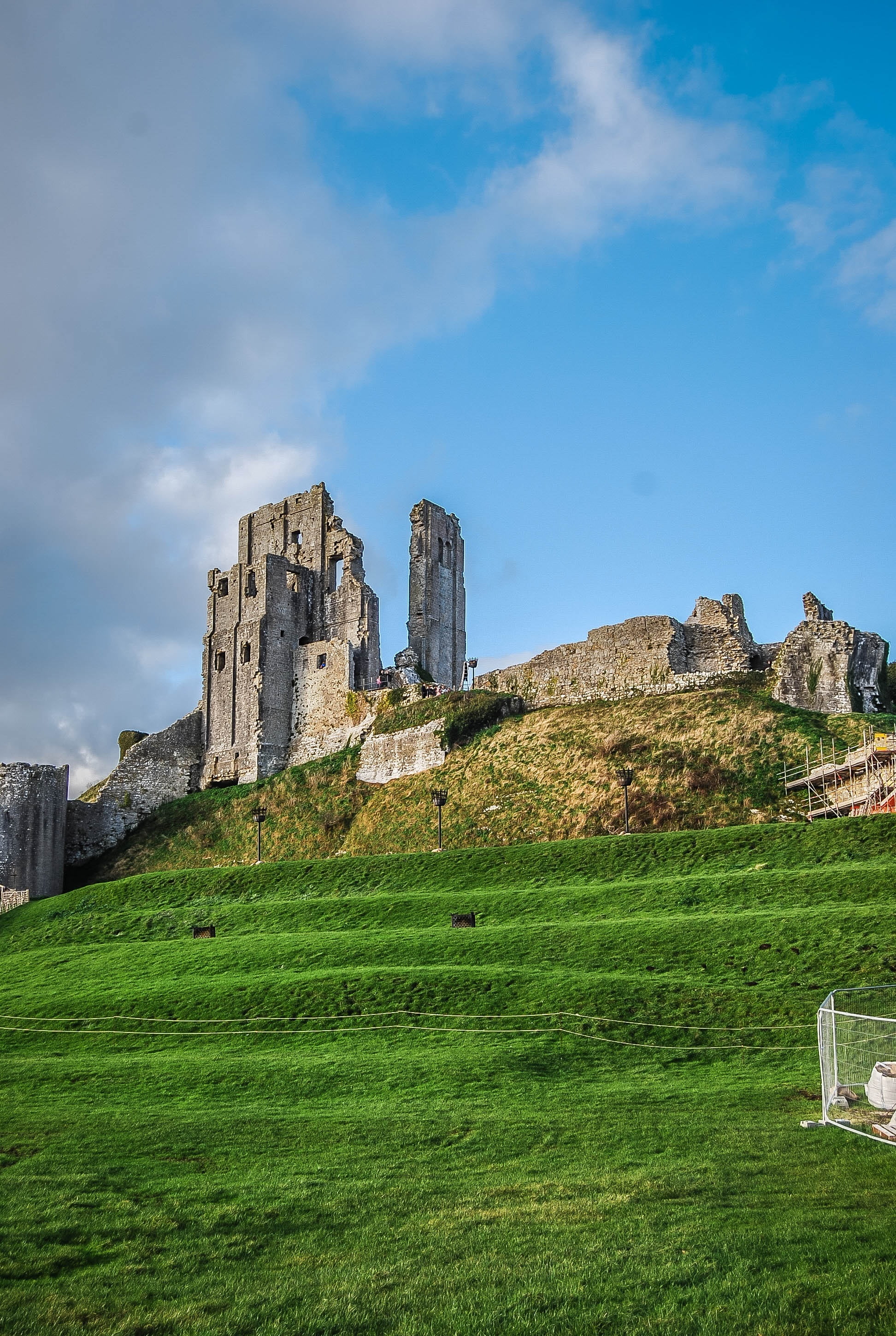 grass, architecture, british, uK, ancient, nature, historic, ruined, sky, dorset, british Culture, land, england, 2K, travel destinations, old Ruin, day, Phone HD Wallpaper