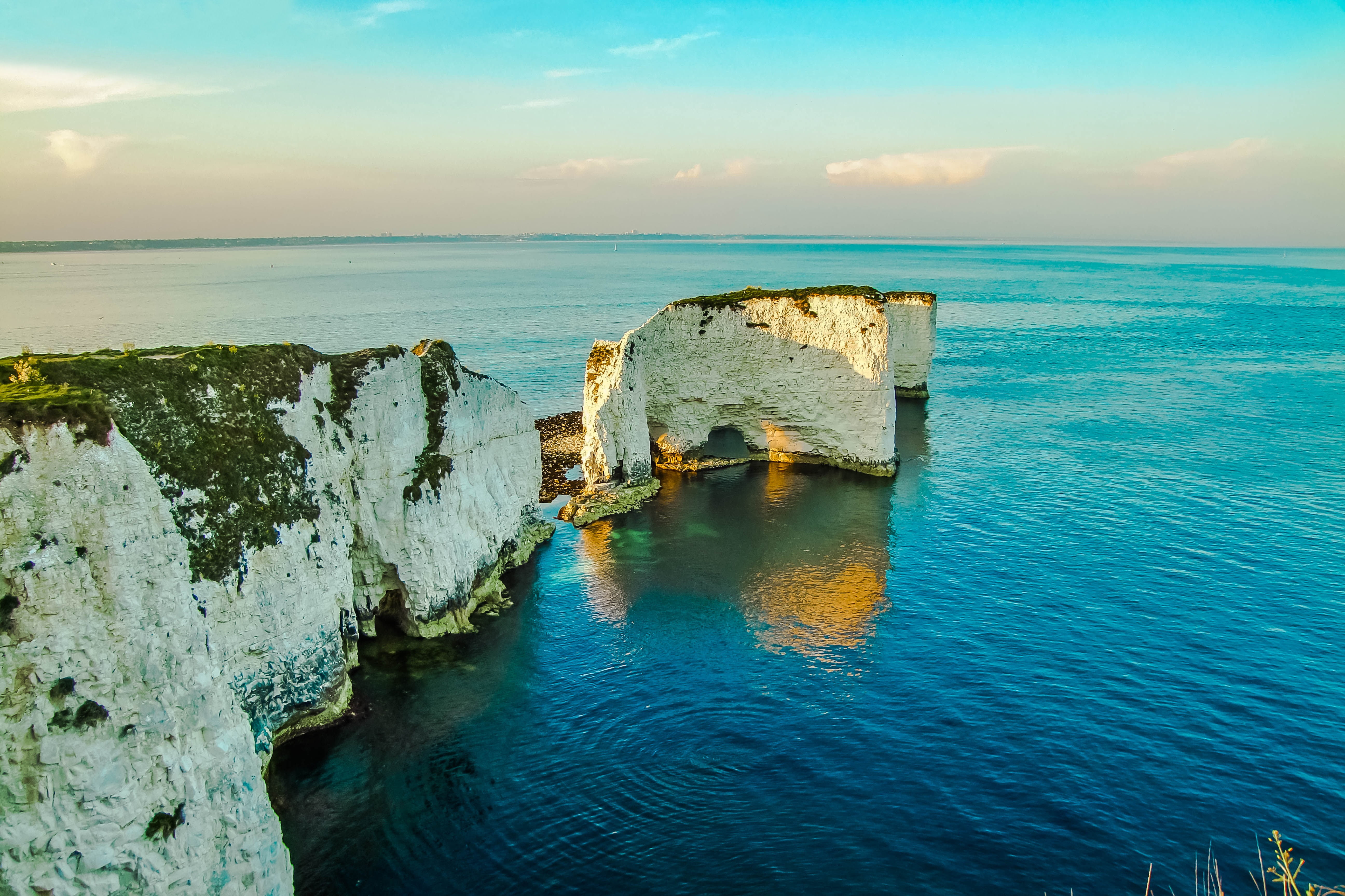 water, horizon, scenics, sky, green, rock formation, beauty in nature, old harry rocks, tranquility, idyllic, nature, land, natural arch, dorset, blue, HD Wallpaper