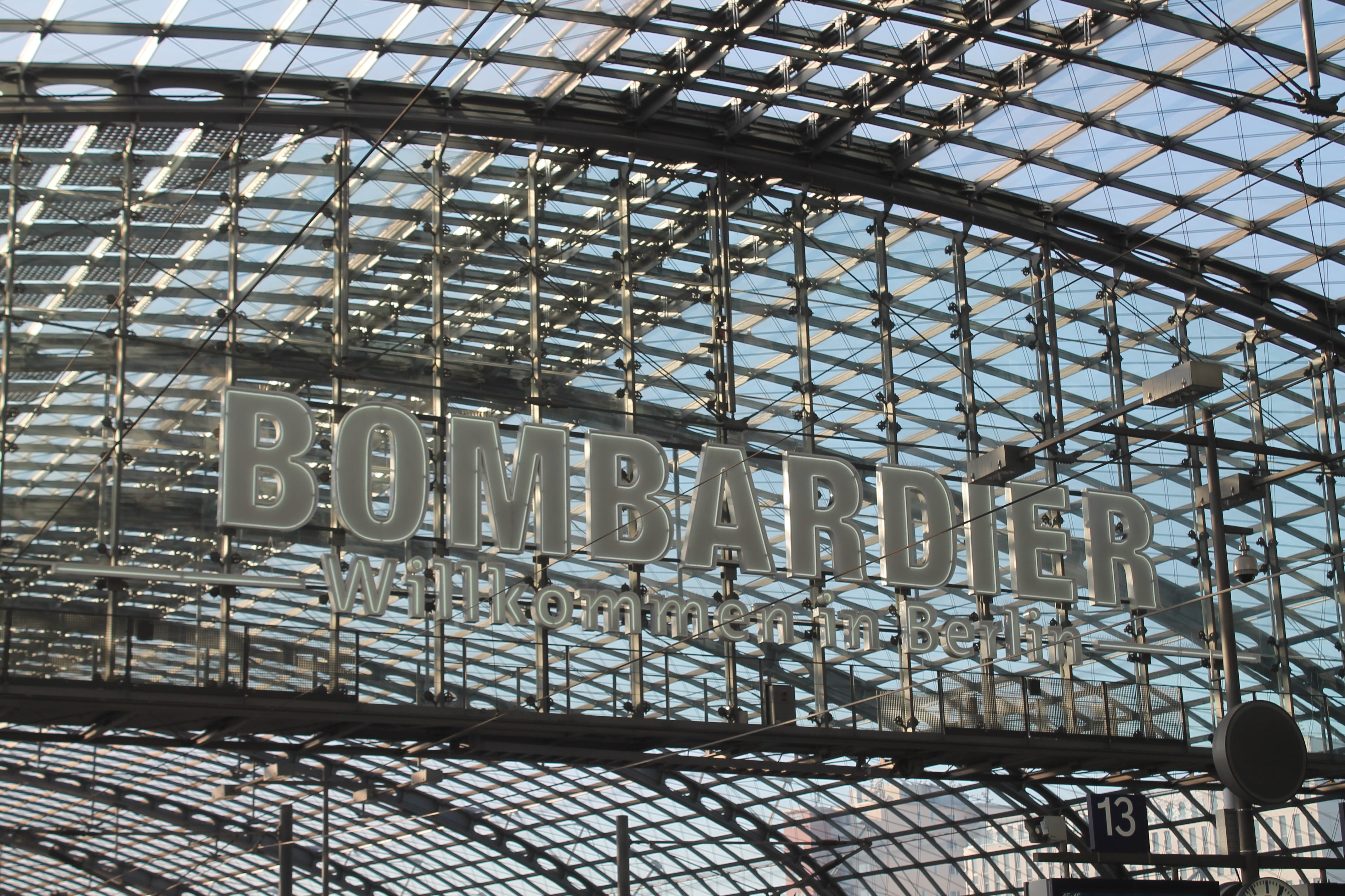 built structure, sunlight, the past, pattern, ceiling, berlin, history, nature, architecture, glass - material, metal, seat, 4K, building, hauptbahnhof, HD Wallpaper