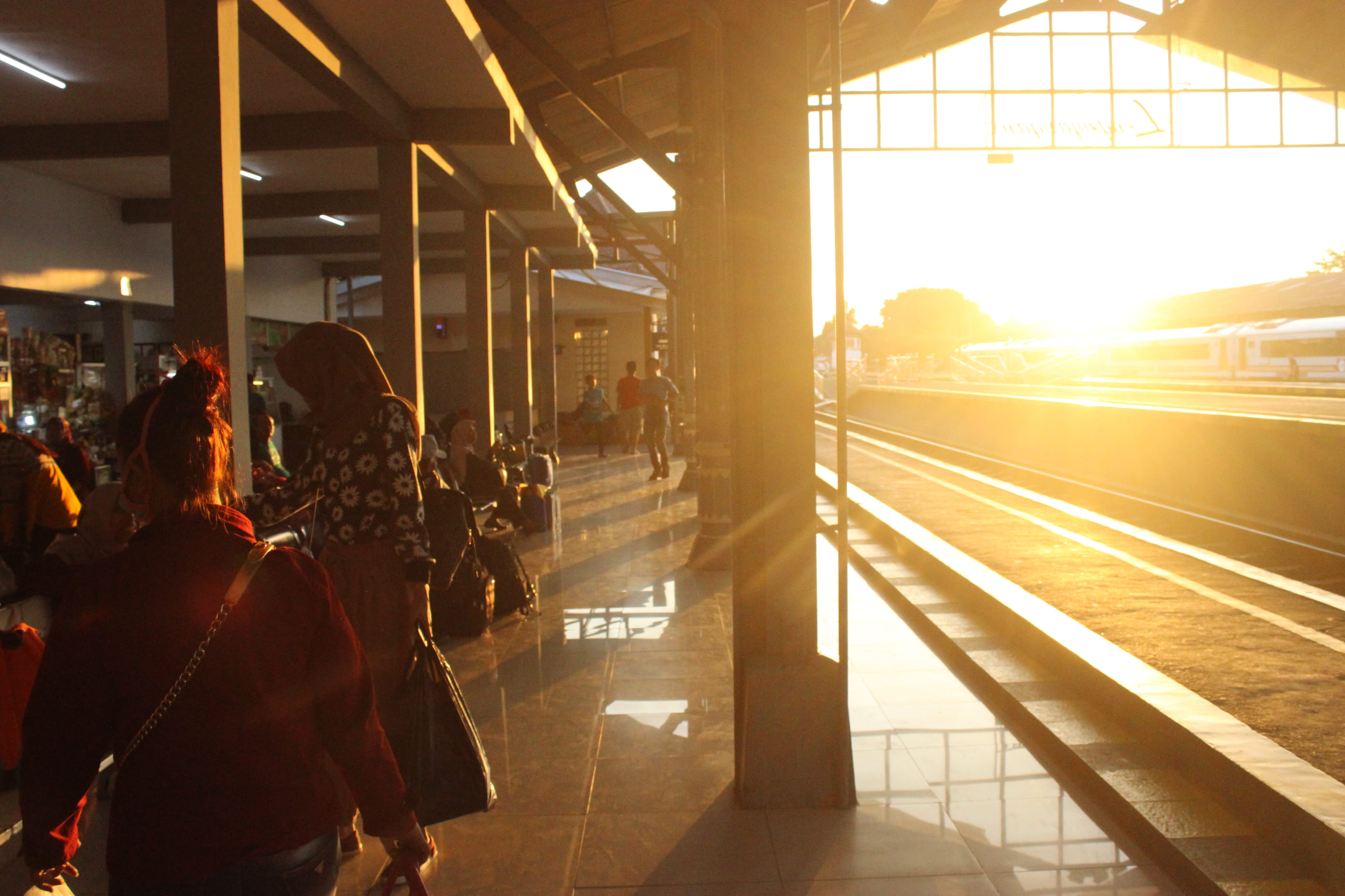 transportation, adult, real people, waiting, women, group of people, station, 2K, jogjakarta, architecture, rail transportation, indonesia, train, journey, HD Wallpaper