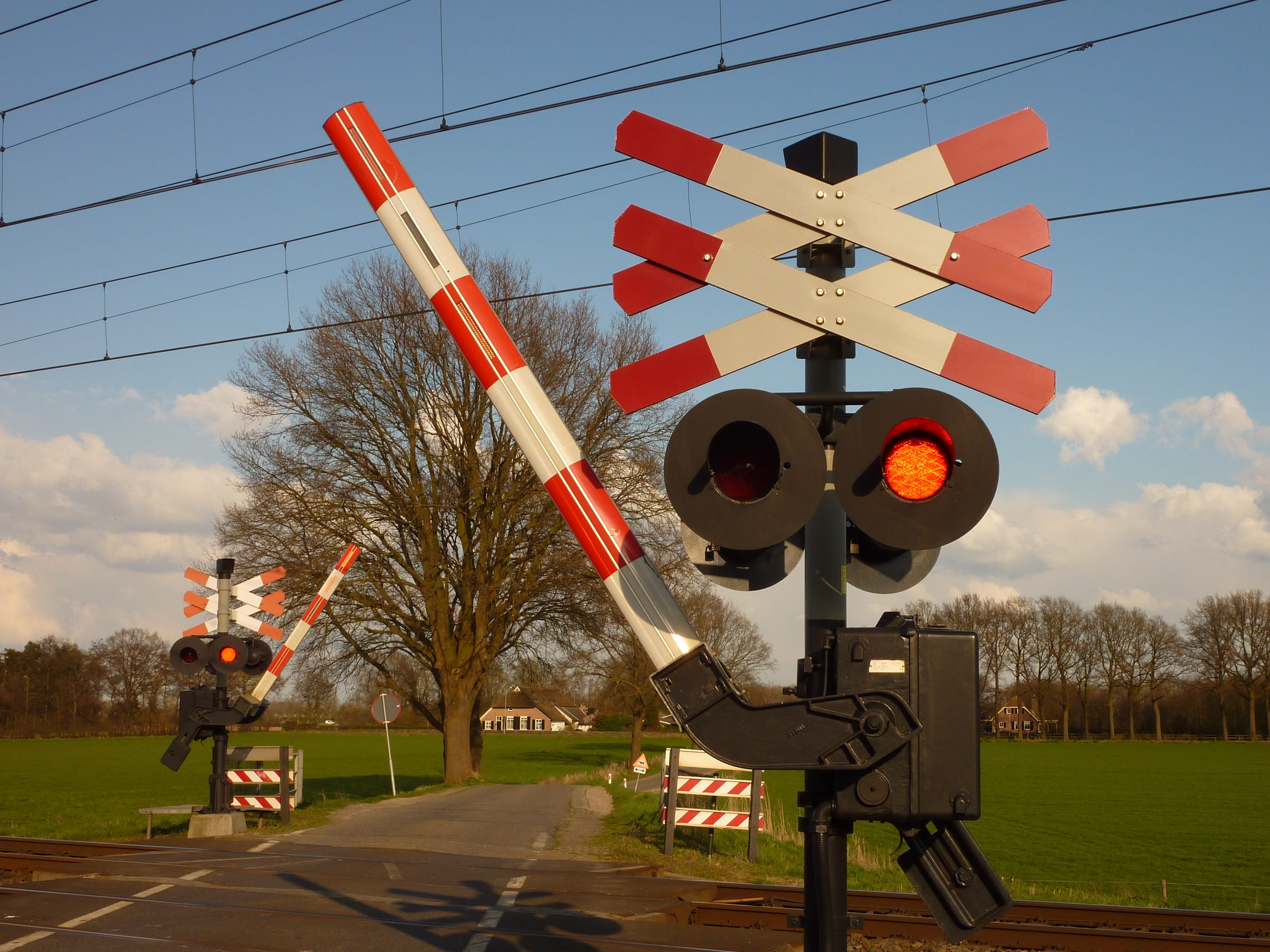 2K, no people, netherlands, sign, mode of transportation, daytime, railway signal, communication, day, rail transportation, railroad crossing, guidance, HD Wallpaper