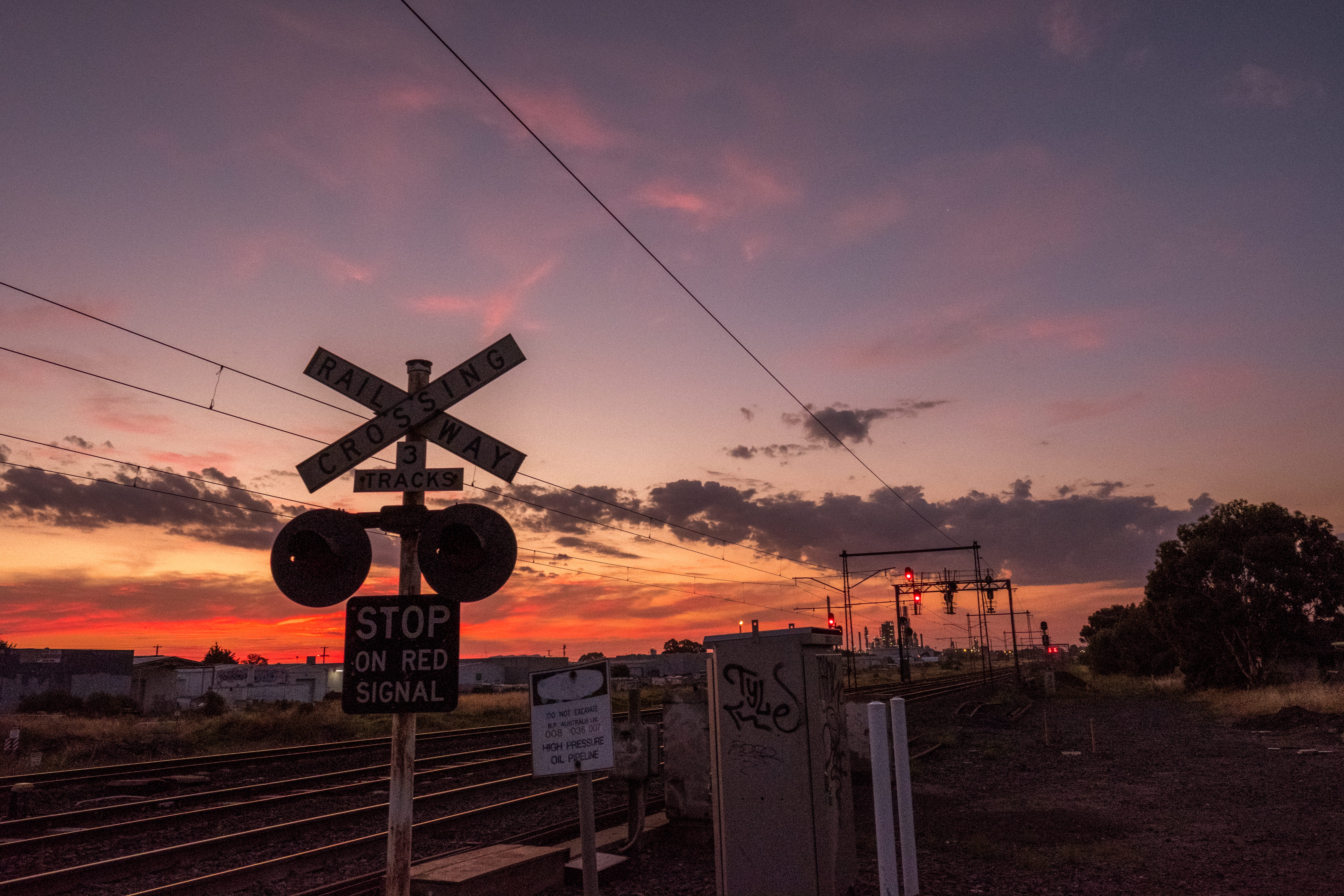 railway signal, track, signal, sign, orange color, dusk, guidance, sky, level crossing, 5K, williamstown, rail transportation, outdoors, red, train, beauty in nature, HD Wallpaper