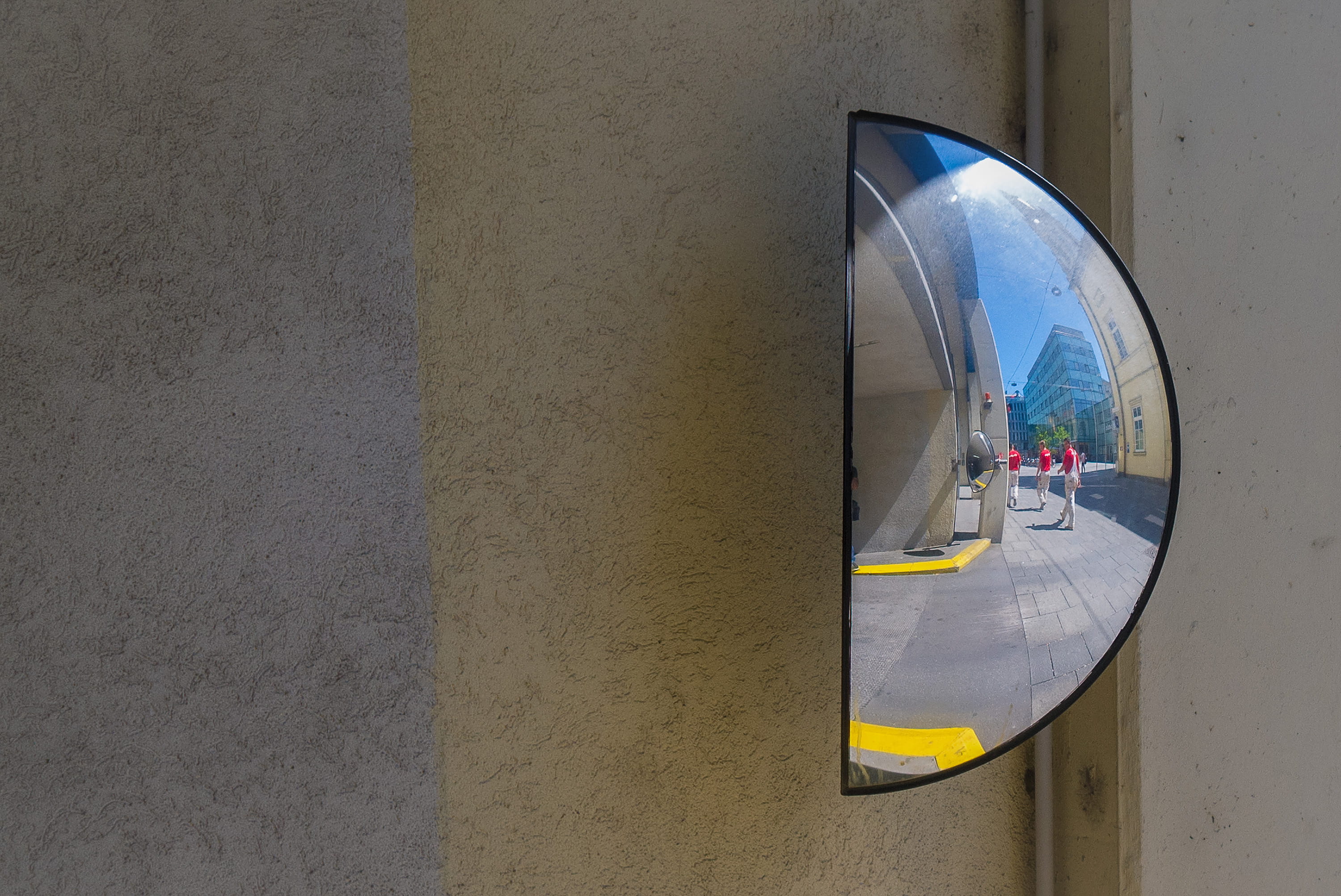 urban, 2K, half, built structure, mirror, lifestyles, Austria, sign, wall - building feature, outdoors, urban Scene, real people, reflection, close, indoors, HD Wallpaper