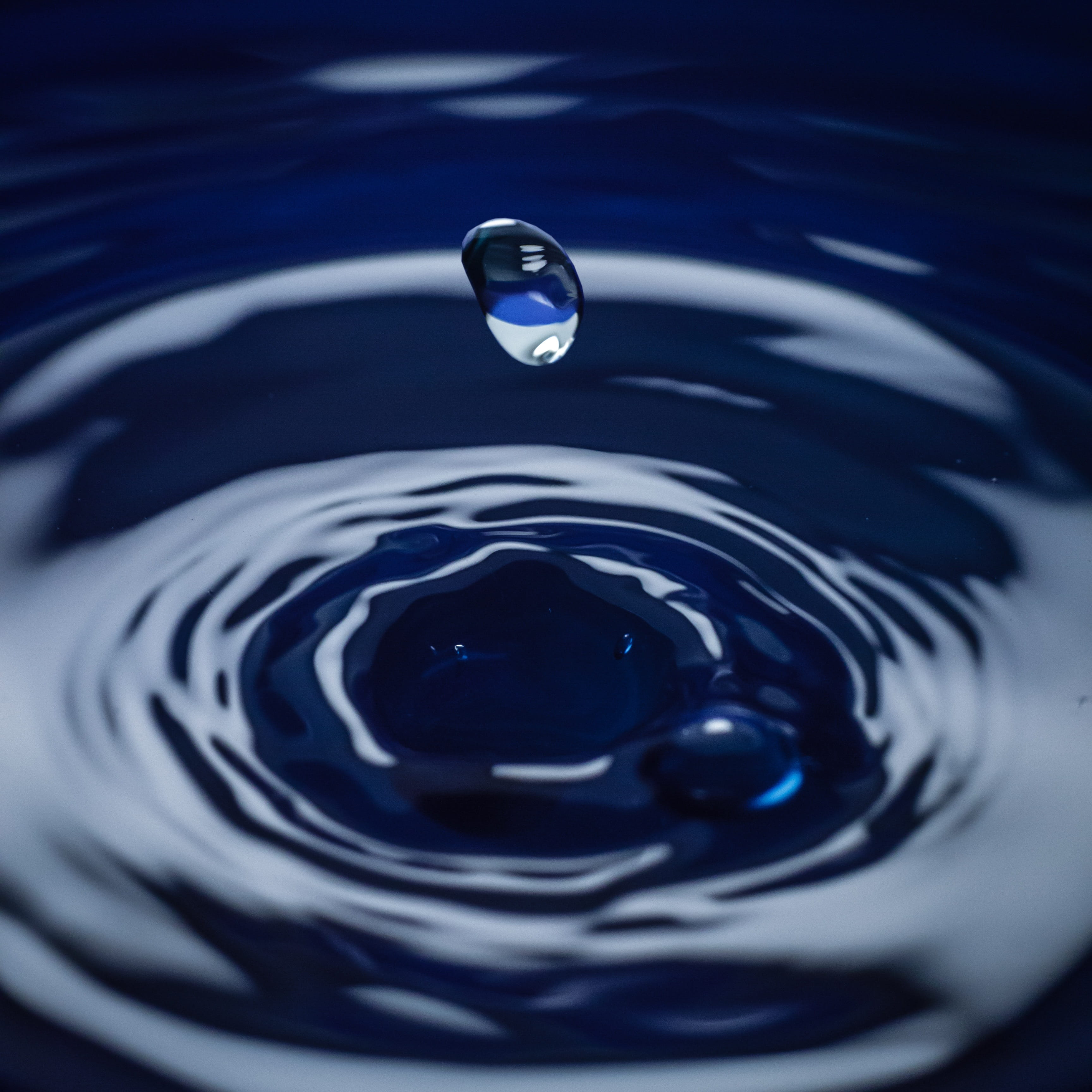 nature, backgrounds, meditation, concentric, wet, impact, full frame, waves circles, falling, close-up, rings, rippled, purity, circle, motion, no people, Phone HD Wallpaper