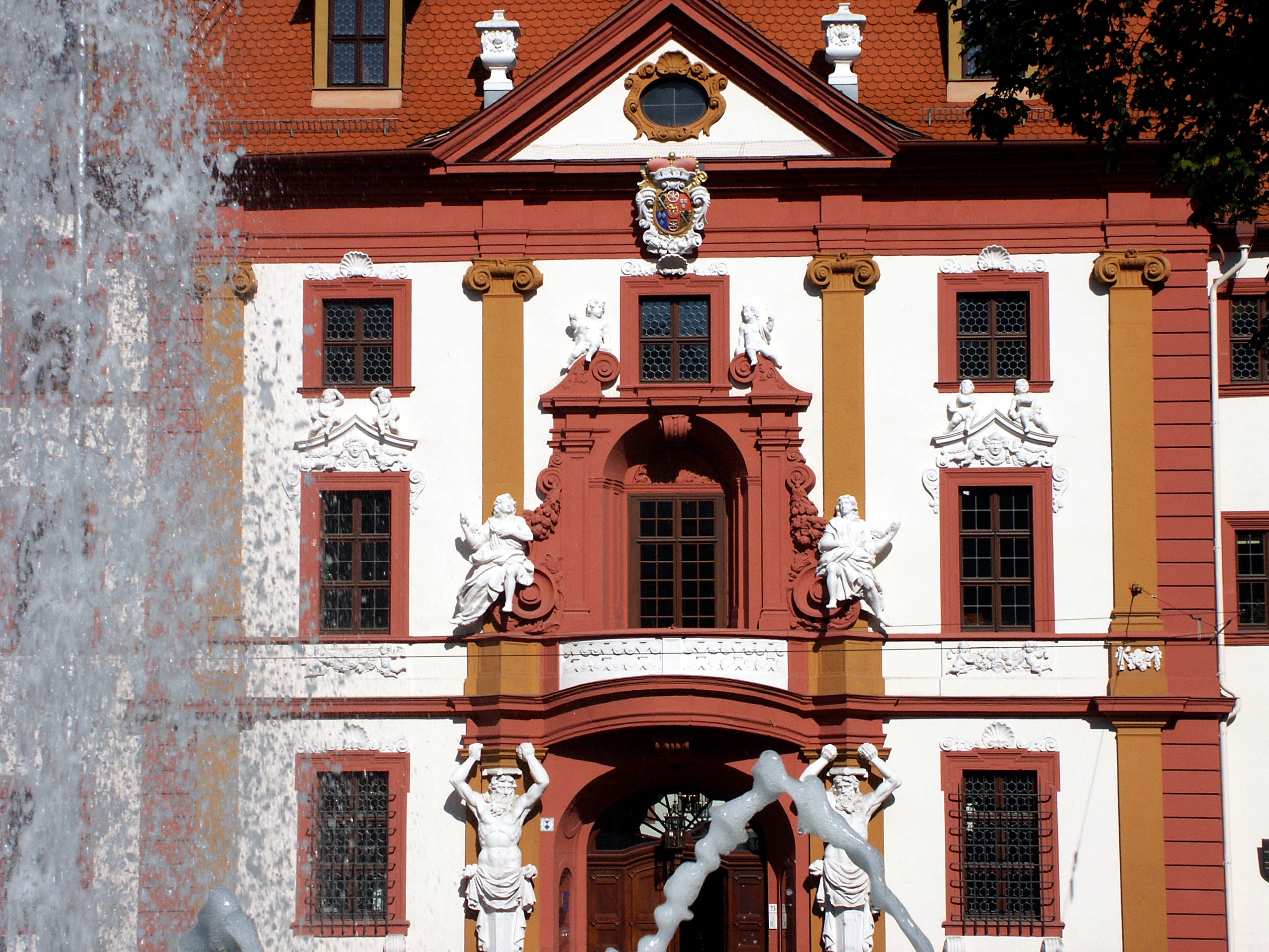 fountain, door, state chancellery, 2K, erfurt, history, building exterior, statue, clock, building, ornate, the past, no people, street light, low angle view, HD Wallpaper