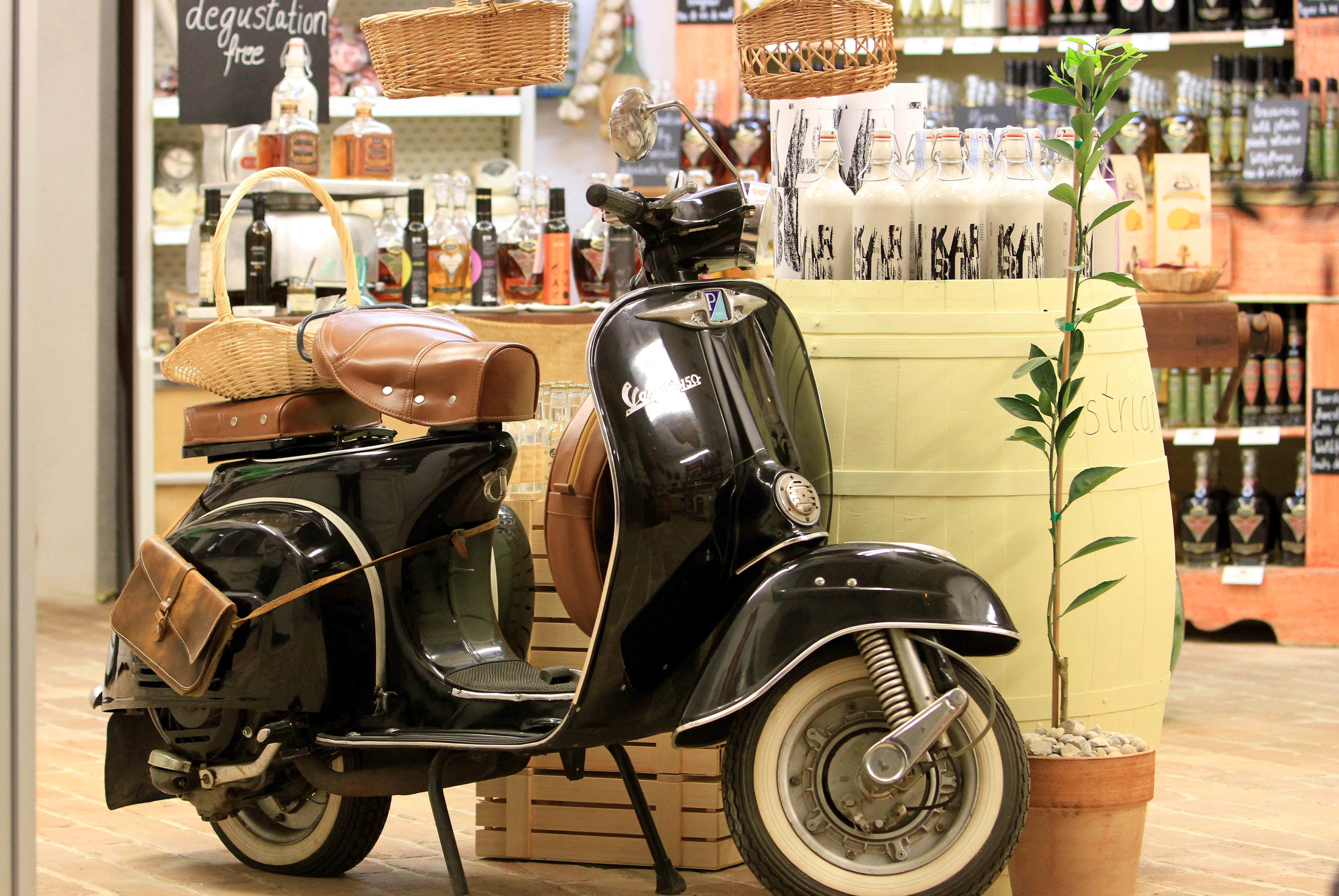 retail, day, 4K, street, retail display, business, two wheeled vehicle, shopping, motor vehicle, novigrad, motor scooter, glass - material, vespa, focus on foreground, HD Wallpaper