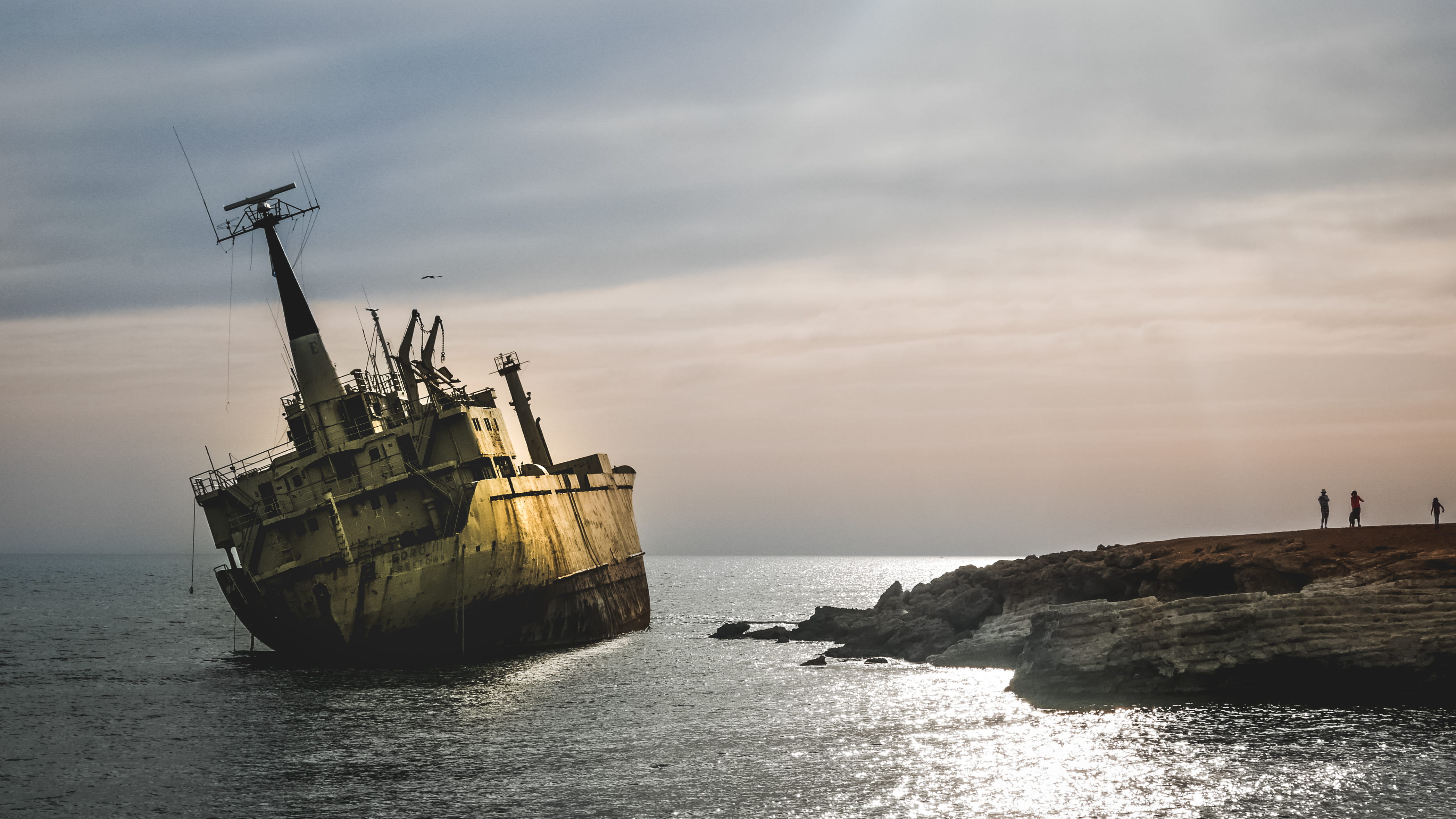 land, cliff, horizon over water, watercraft, no people, wreck, coast, transportation, deterioration, shipwreck, ocean, nautical vessel, damaged, docked, HD Wallpaper