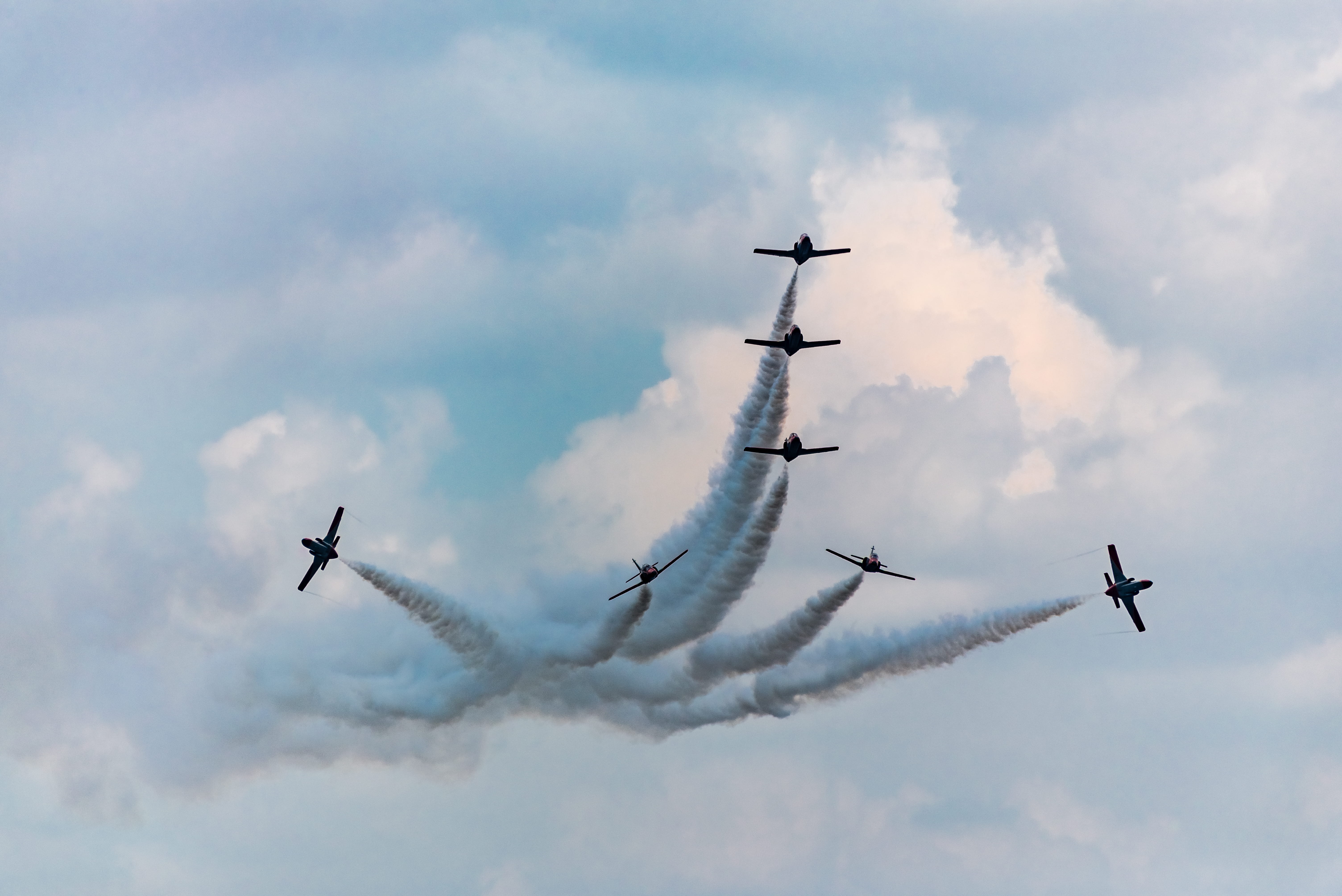 arrangement, 5K, royal international airtattoo 2018, teamwork, dramatic sky, clouds, order, contraluz, air show, transportation, united kingdom, backlit, HD Wallpaper