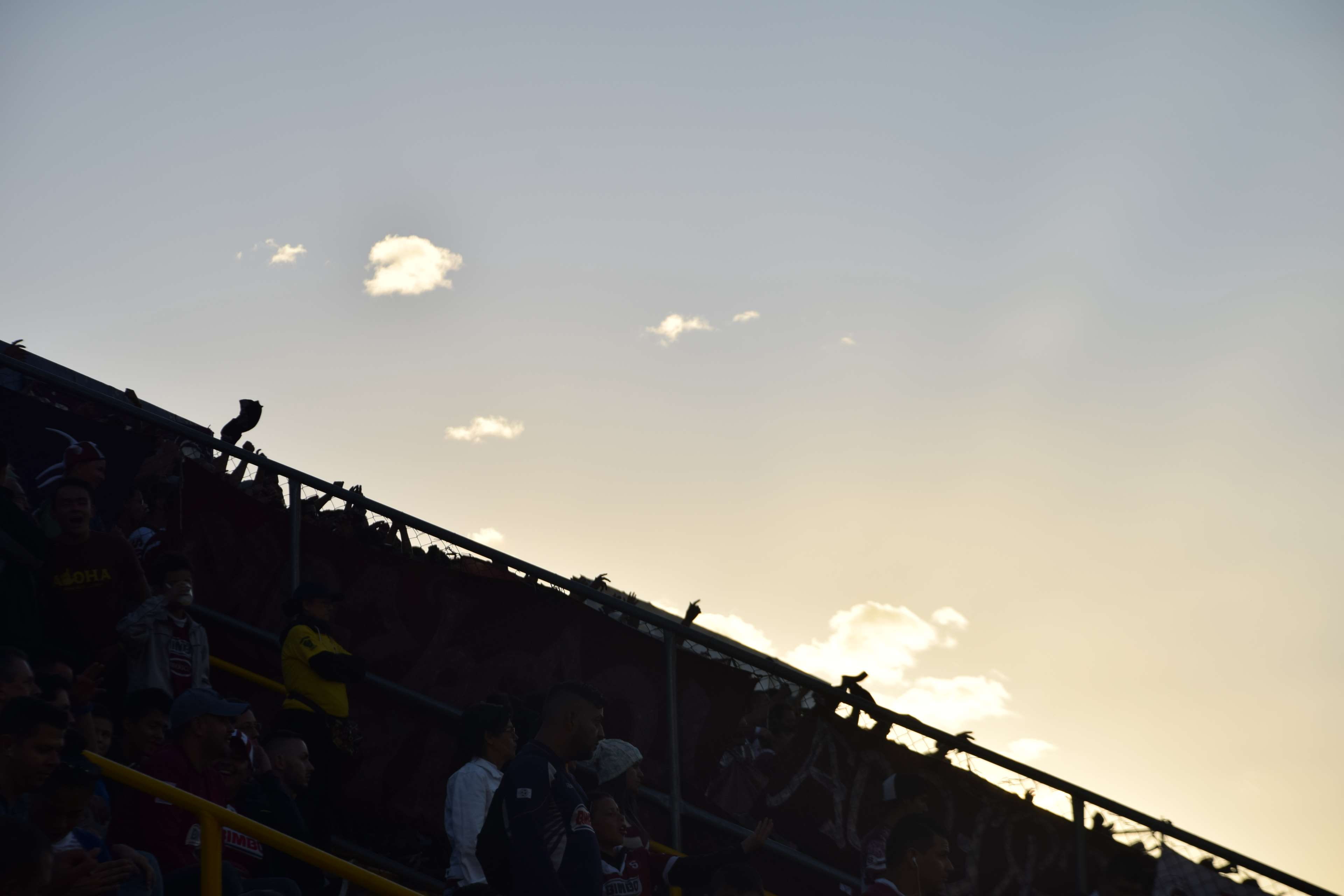 low angle view, saprissa, rays of sunshine, nature, sky, people, architecture, sunset, sun, crowd, aficin, building exterior, transportation, lens flare, HD Wallpaper