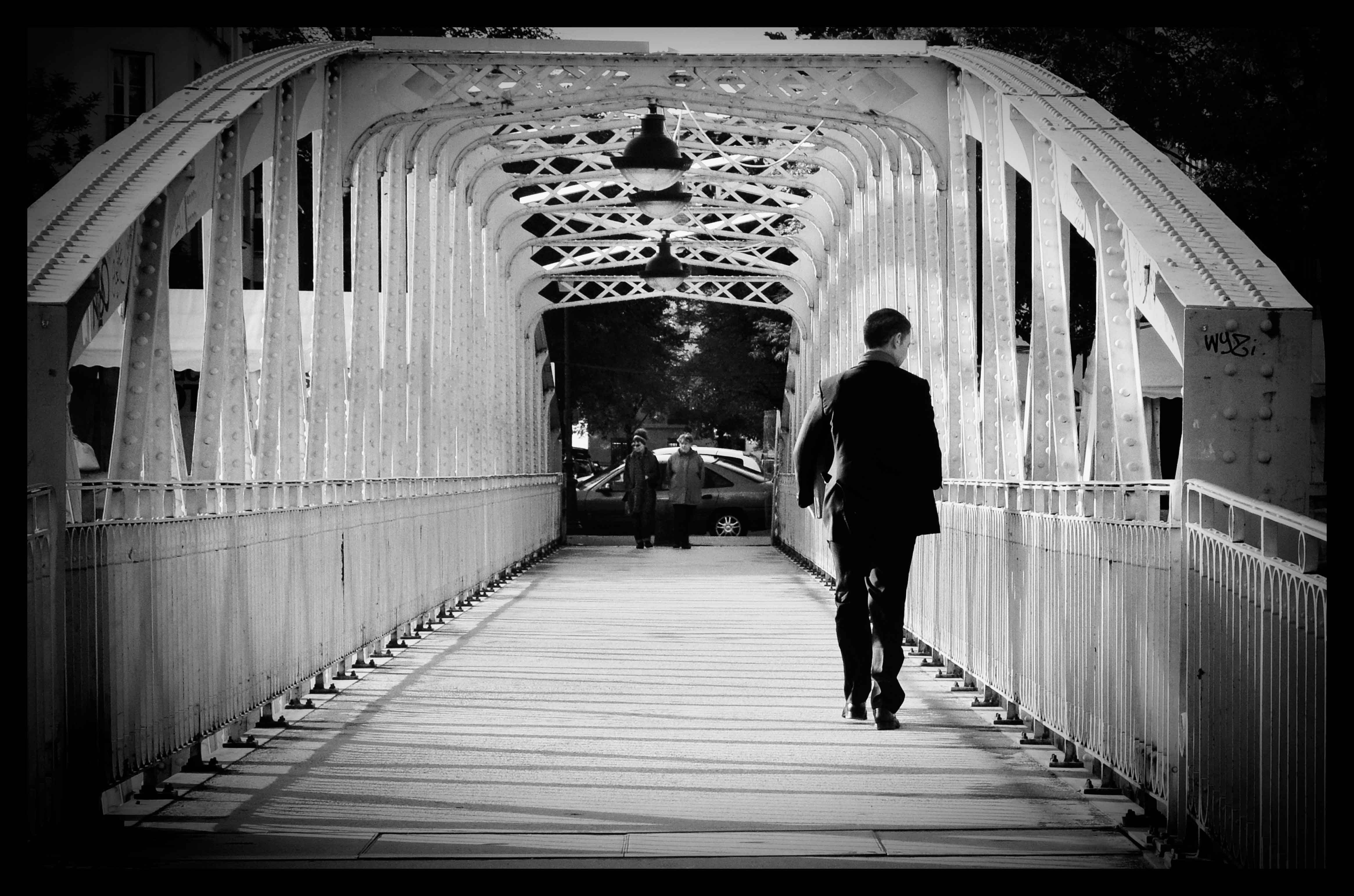 footpath, bridge, women, pont, building exterior, one person, homme de dos, architecture, adult, built structure, direction, the way forward, men, walking, HD Wallpaper
