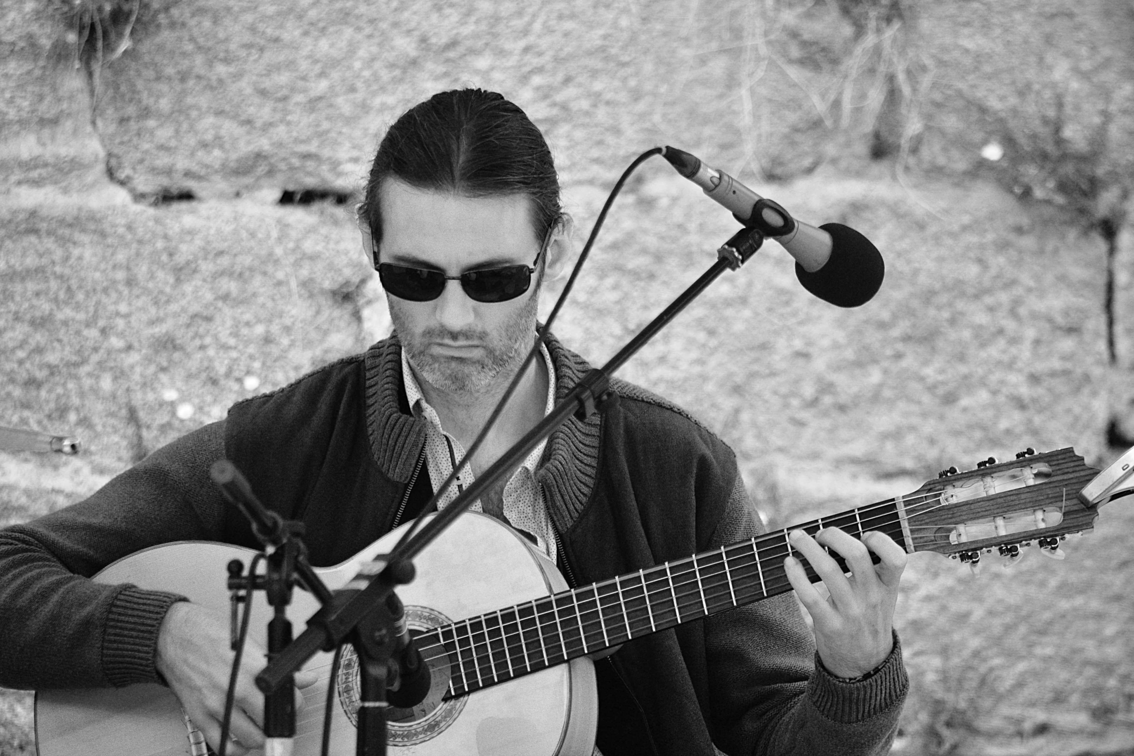 day, guitariste, front view, one person, musician, homme, guitare, real people, leisure activity, outdoors, concert, string instrument, music, sunglasses, HD Wallpaper