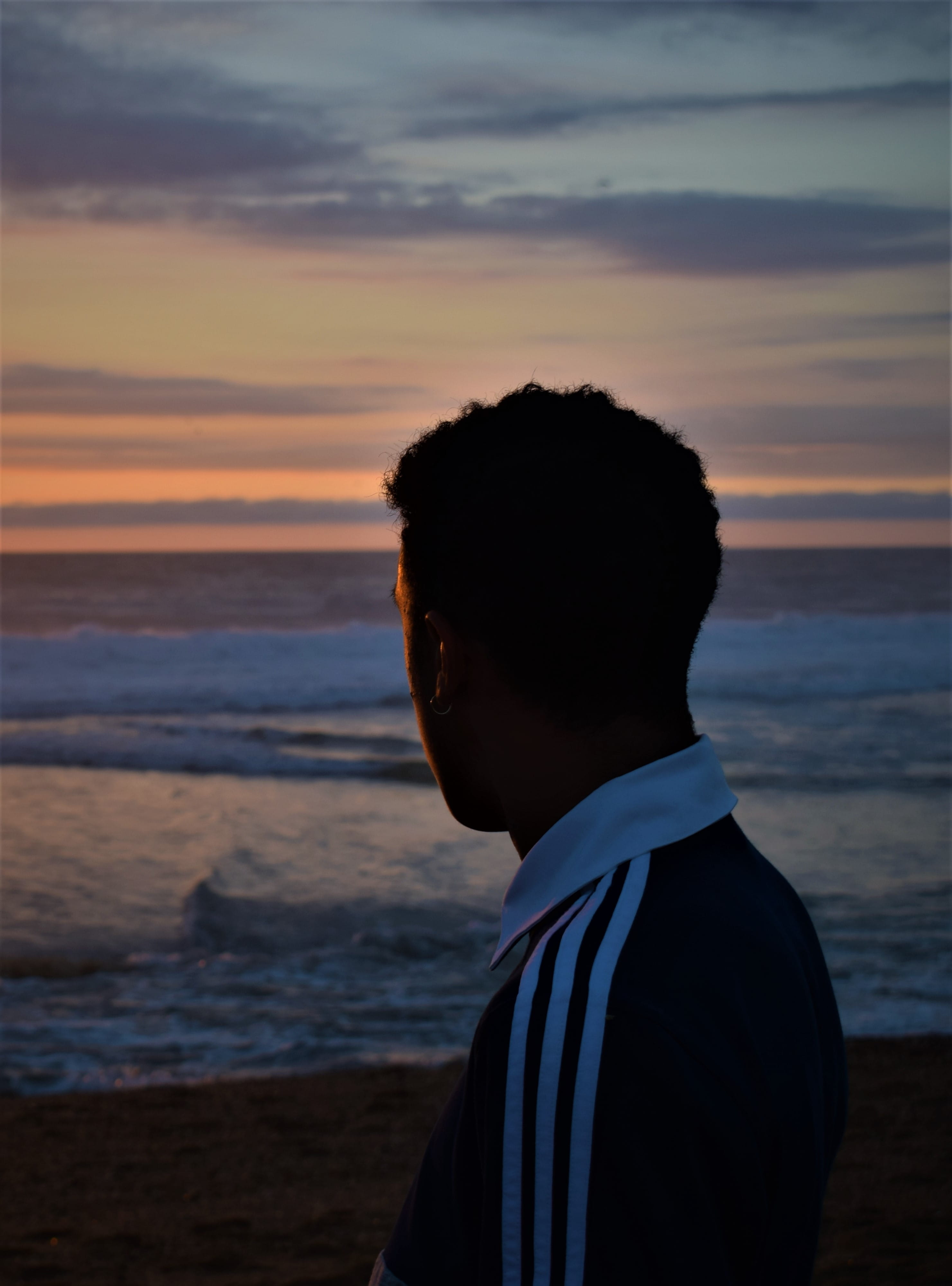 beauty in nature, one person, vacance, horizon over water, cloud - sky, regarde la mer, nature, men, 4K, looking at view, lifestyles, hossegor, homme, Phone HD Wallpaper