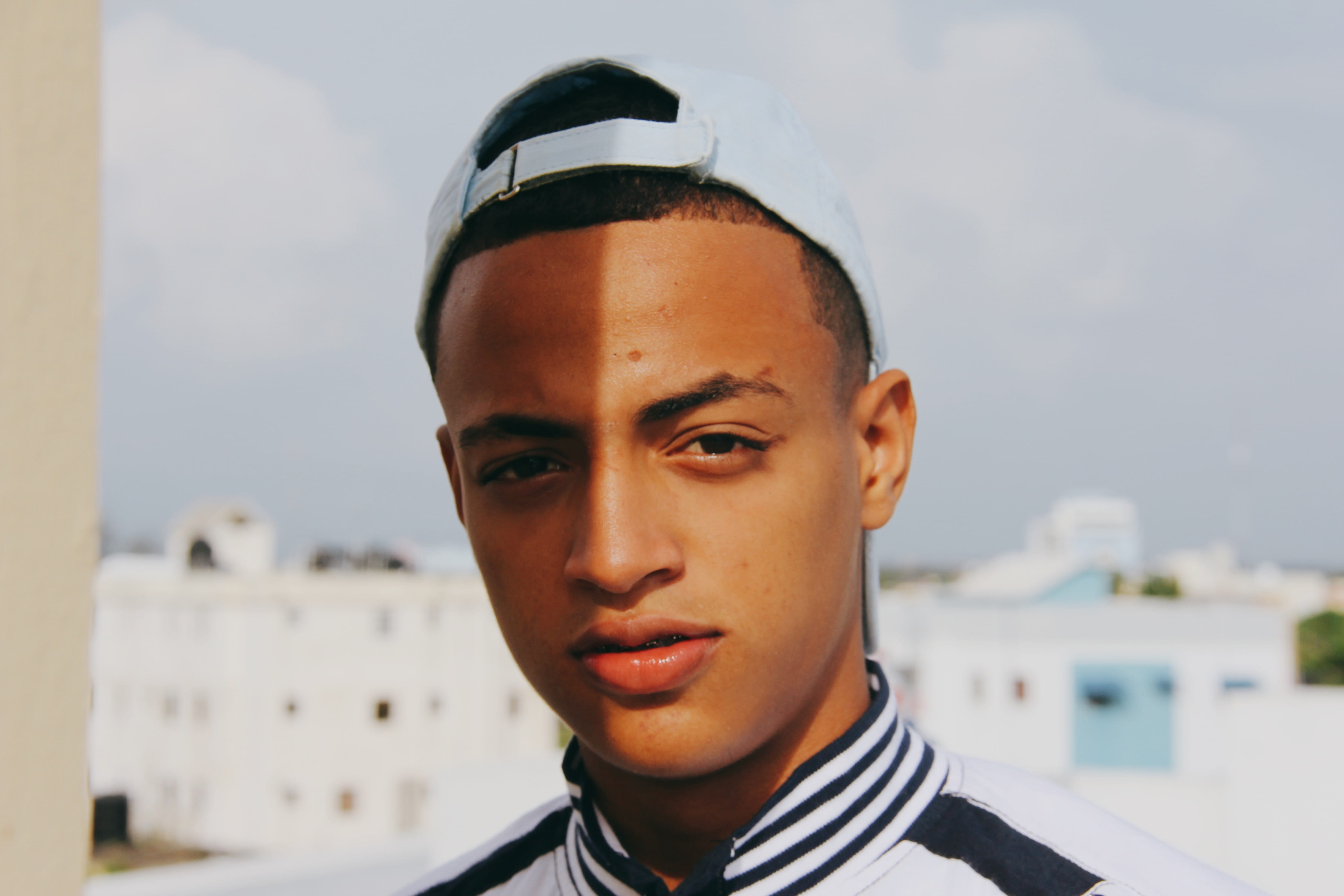contemplation, looking, headshot, white, close-up, portrait, architecture, chico, front view, young men, day, human face, adolecente, body part, varon, HD Wallpaper