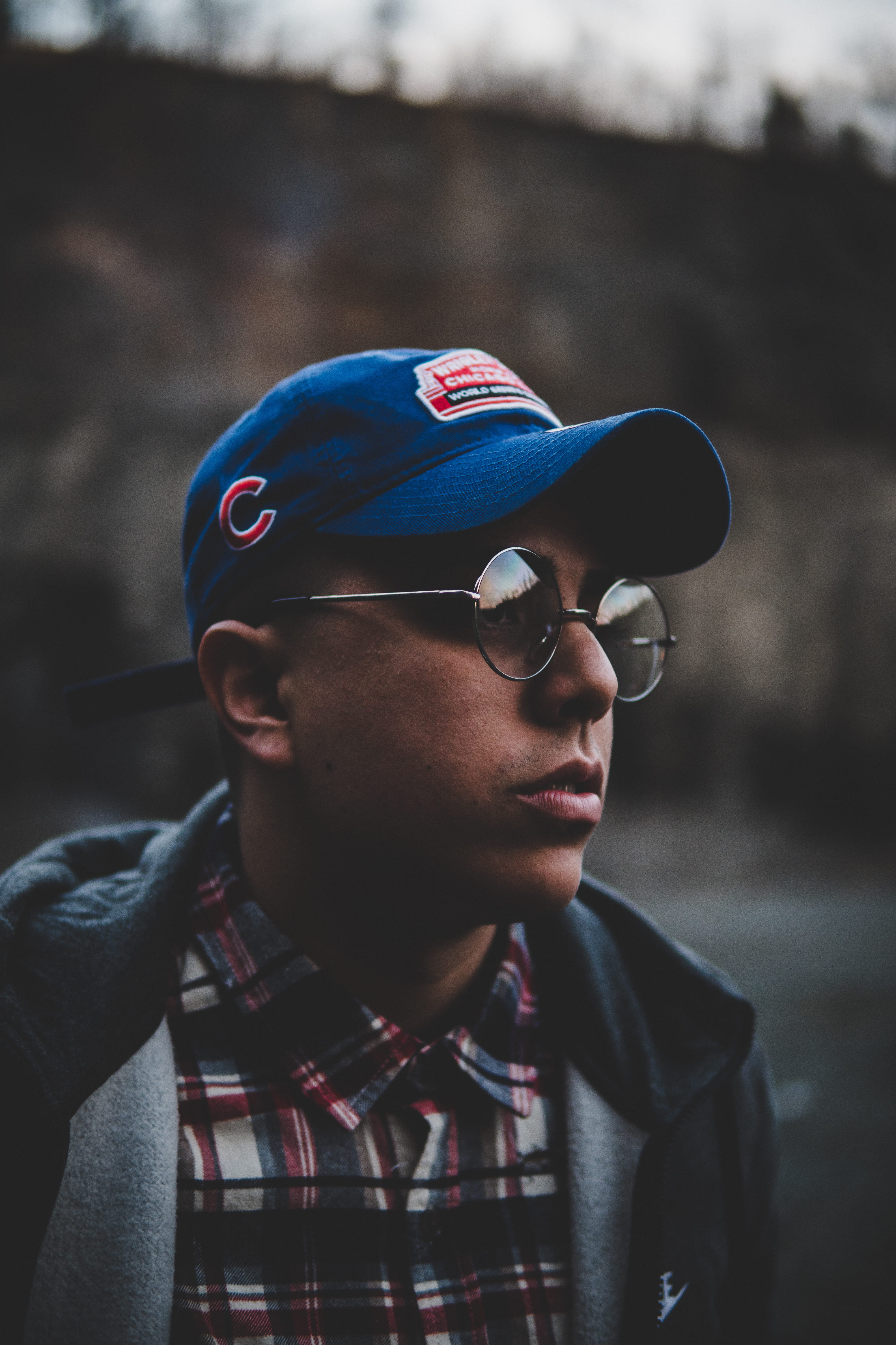 5K, headshot, men, pair, fitted, one person, photography, retrato, shallow, gafa, gorra, male, eyeglasses, leisure activity, looking, outdoors, hat, focus on foreground, Phone HD Wallpaper