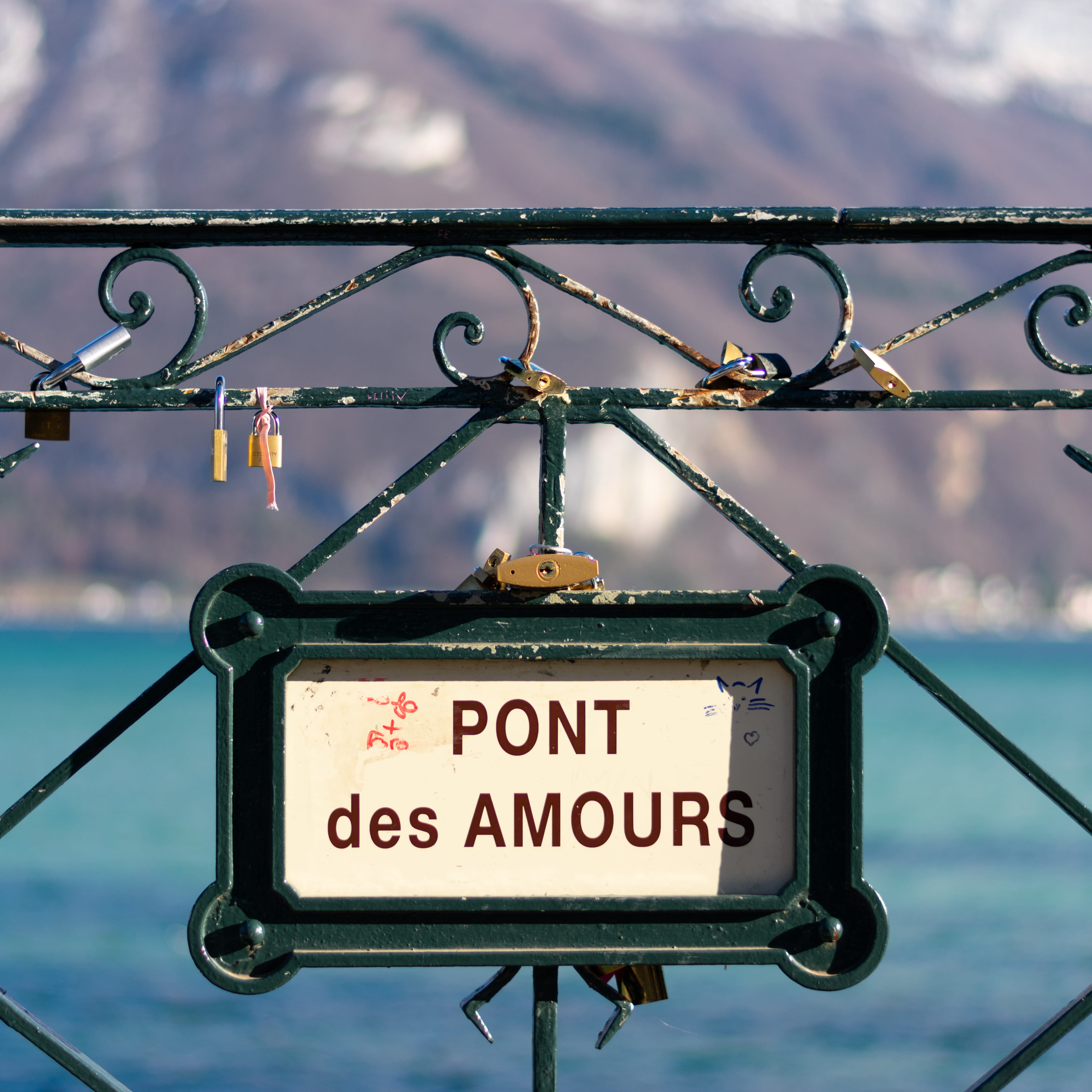 sky, pont, close-up, bridge, symbol, nature, transportation, amours, text, des, handrail, bird, weather, no people, seagull, banister, dock, day, information, Phone HD Wallpaper