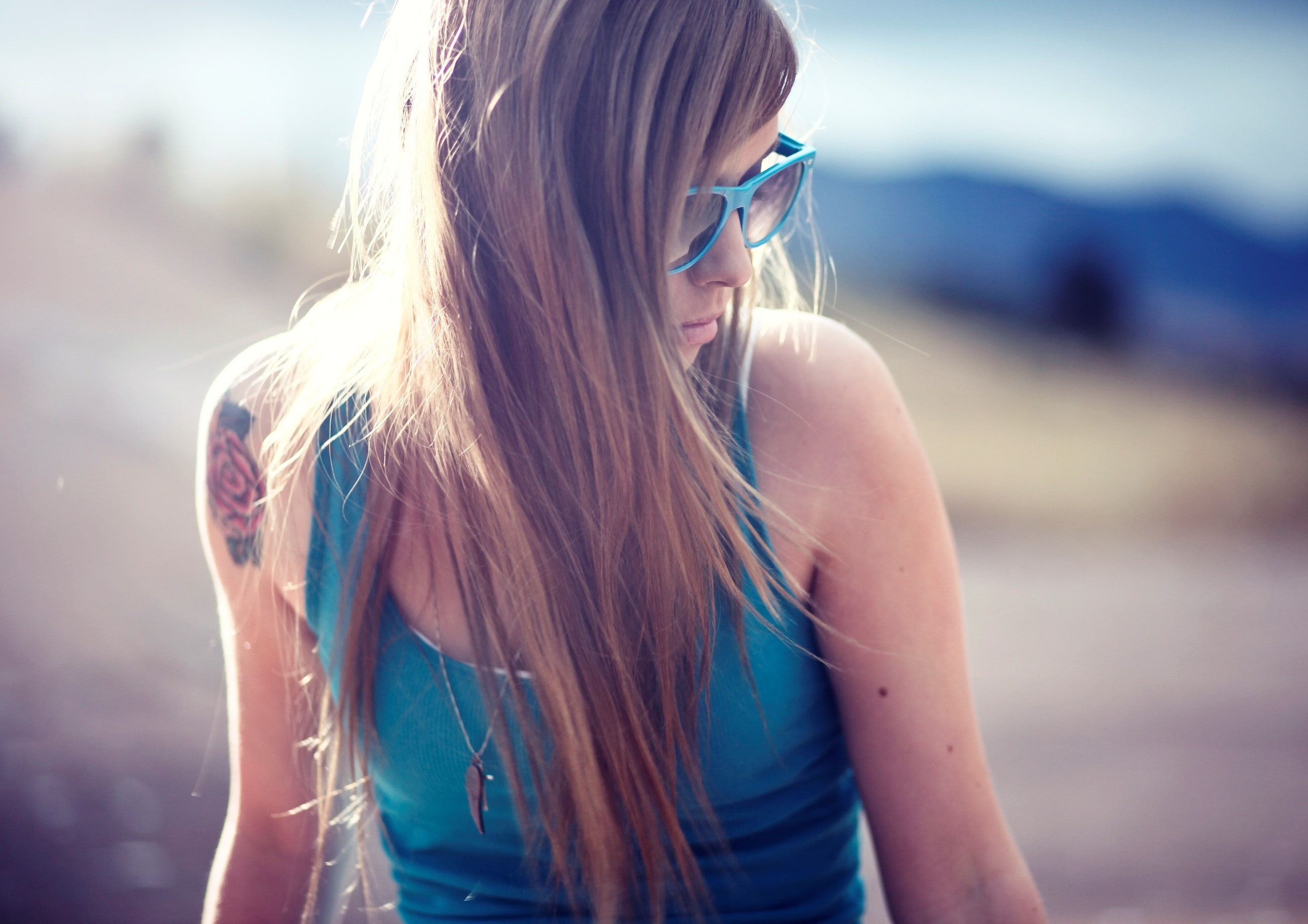 Teravena Sugimoto, hair in face, women, model, 2K, women with shades, Ombre Hair, women outdoors, tank top, brunette, blue tops, HD Wallpaper