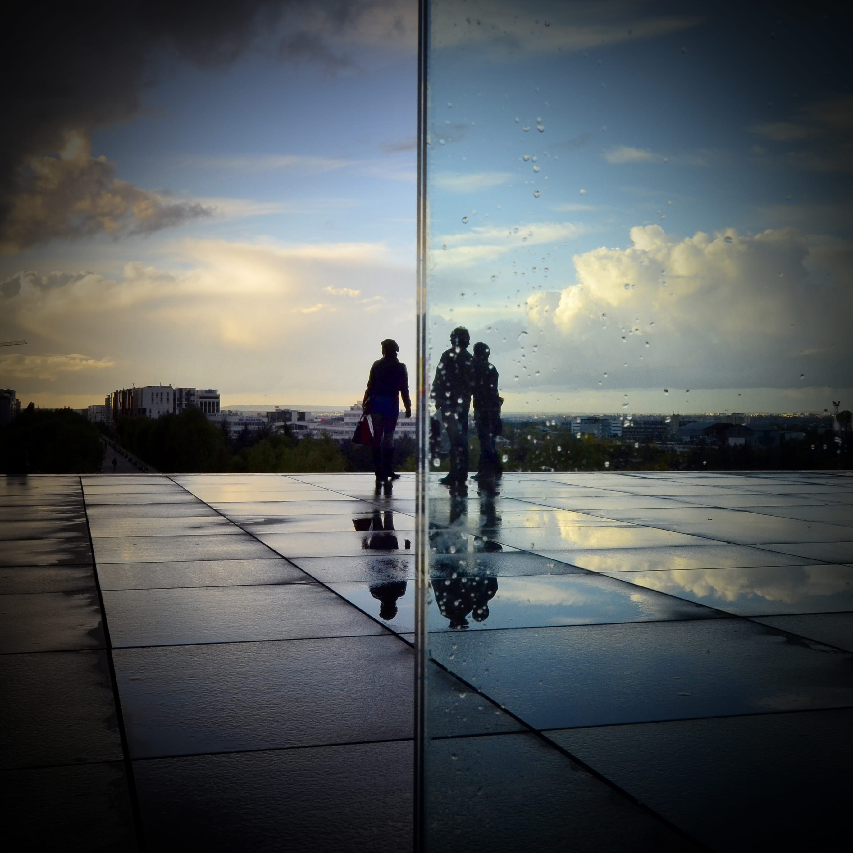 rendez-vous, two people, people, nature, outdoors, reflection, contrejour, 2K, built structure, glass - material, lifestyles, sunset, digital camera, men, Phone HD Wallpaper