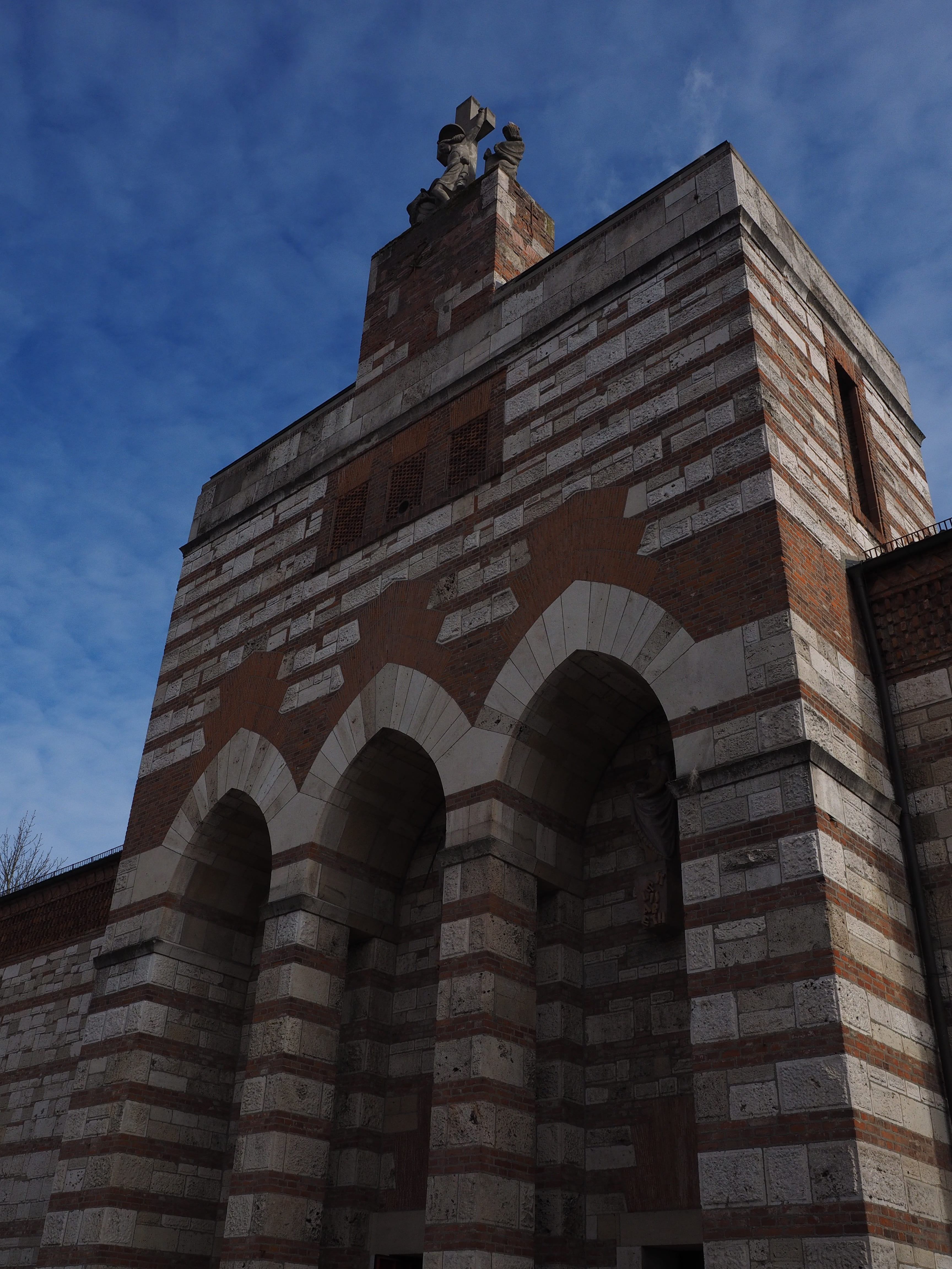 mural, 4K, building, built structure, architecture, church, history, outdoors, brick, nature, catholic, arch, blue, building exterior, new ulm, day, garrison church, Phone HD Wallpaper