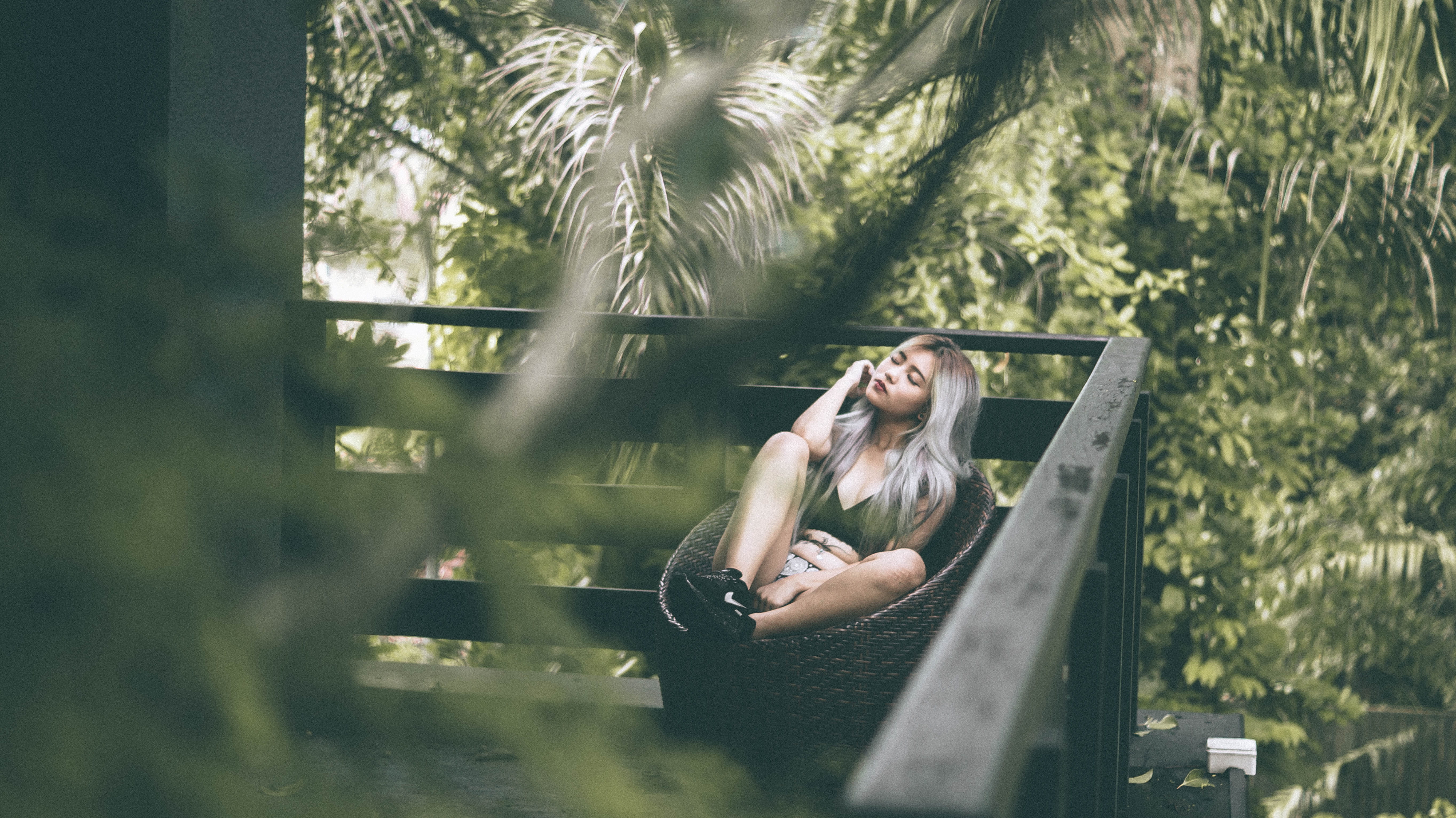 casual clothing, young Adult, 5K, woods, woman, top, brown, plant, forest, park - Man Made Space, portrait, sitting, wicker, nature, sadness, women, green, HD Wallpaper