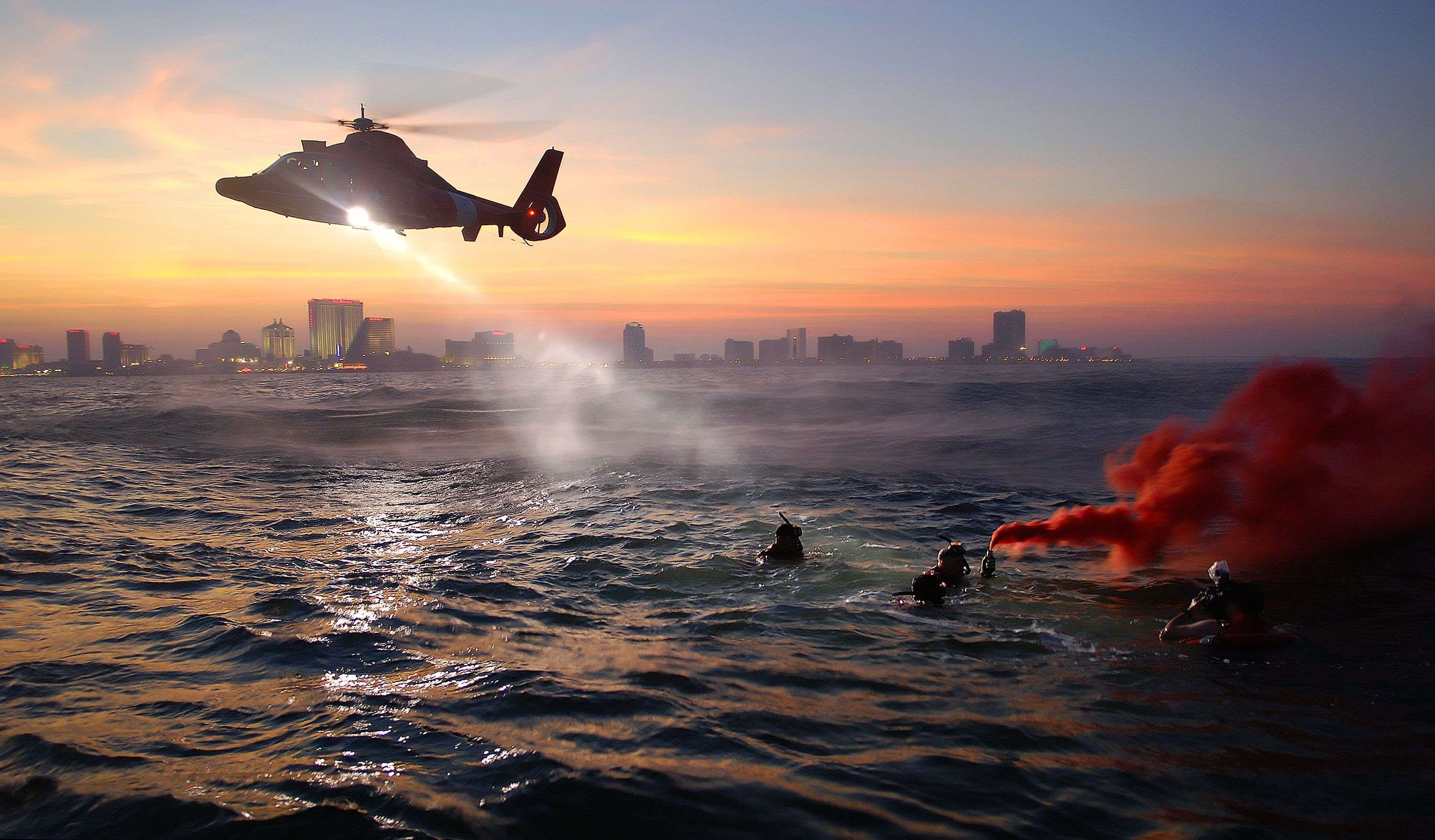 evening, exercise, flying, rescue training, motion, silhouette, architecture, animals in the wild, water, sea, building exterior, animal themes, bird, city, HD Wallpaper