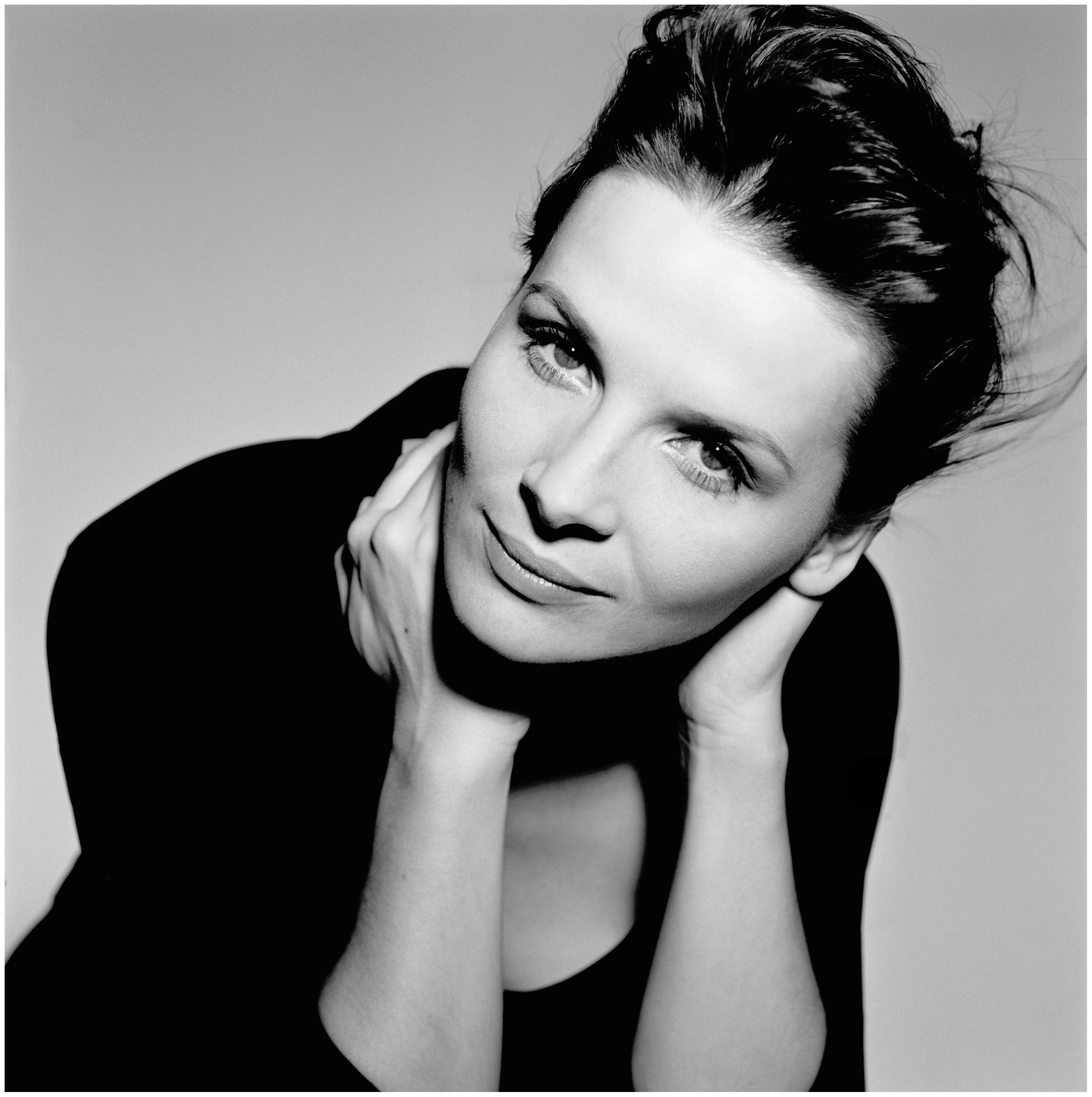 adult, studio shot, looking at camera, lifestyles, young adult, Juliette Binoche, portrait, beauty, close-up, women, 5K, emotion, human face, monochrome, Phone HD Wallpaper