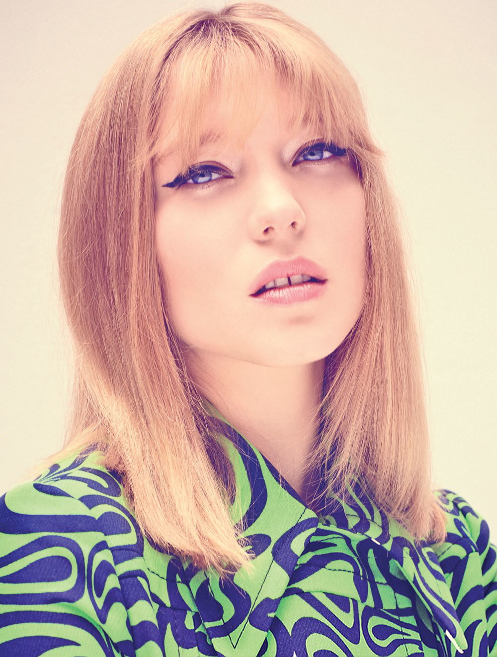 fashion, 720P, French actress, hair, beauty, headshot, blond hair, one person, eye, portrait, beautiful woman, Léa Seydoux, beautiful people, studio shot, Phone HD Wallpaper