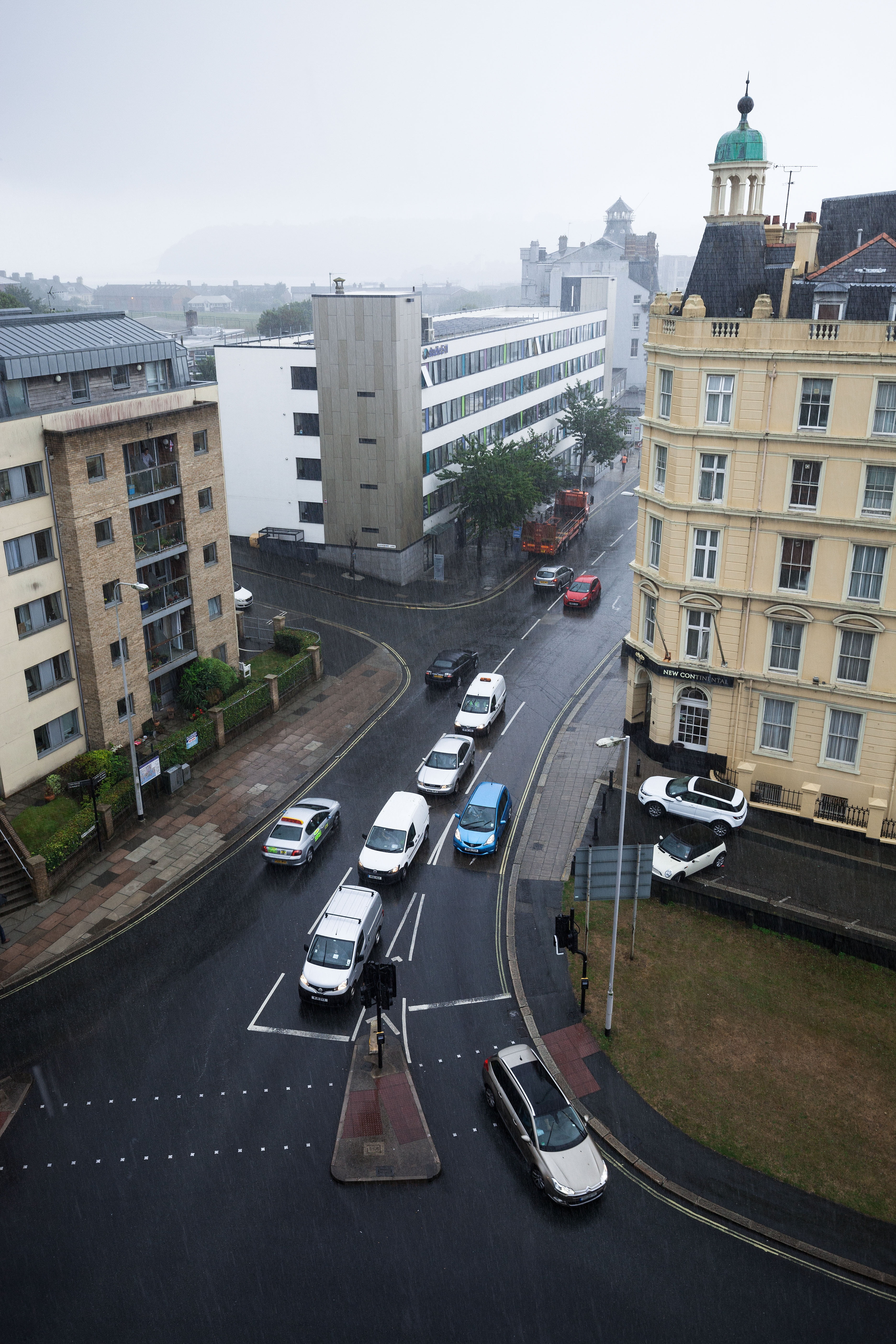 rain, sky, antenna, motor vehicle, clouds, hotel, in flow rain, high angle view, tower, city, cast, traffic, england, nature, transportation, office building, Phone HD Wallpaper