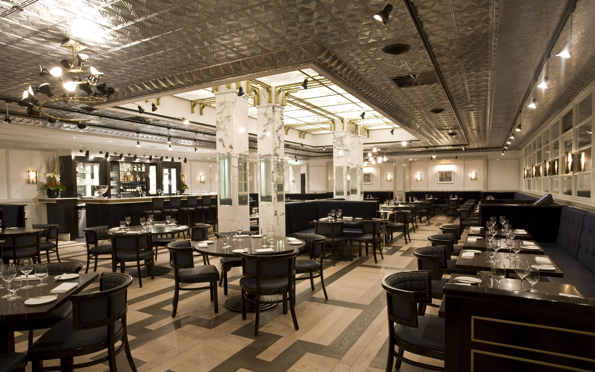 restaurant, architecture, pub, illuminated, seat, lighting equipment, business, domestic Room, tables, no People, chair, dining, empty, luxury, indoors, HD Wallpaper