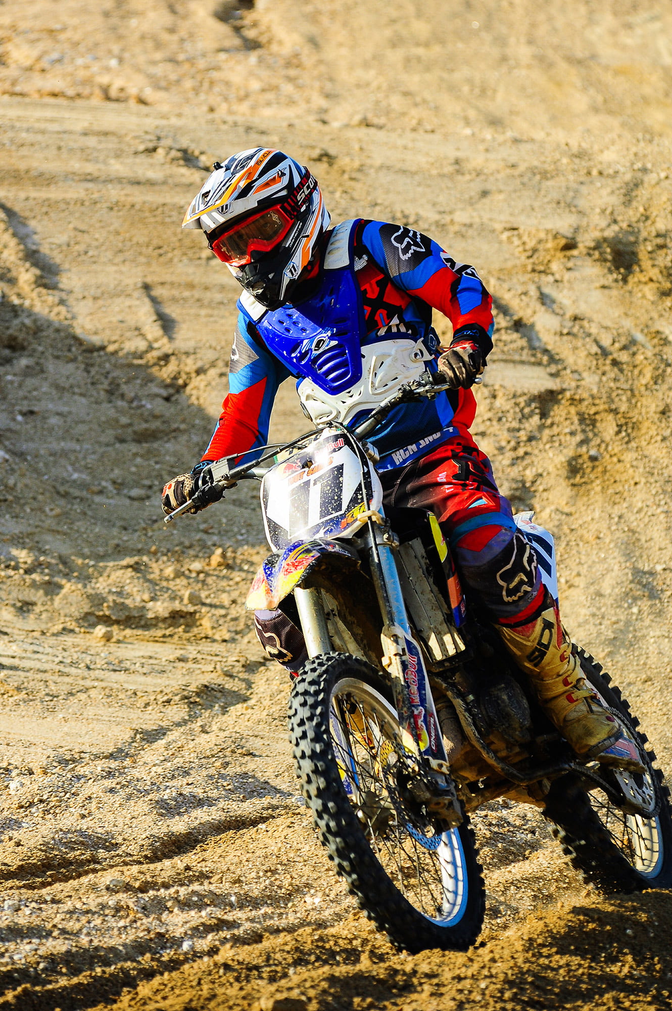 sport, motorcycle, day, rider, wear, transportation, mode of transportation, land vehicle, full length, hurry, outdoors, motocross, vehicle, real people, Phone HD Wallpaper