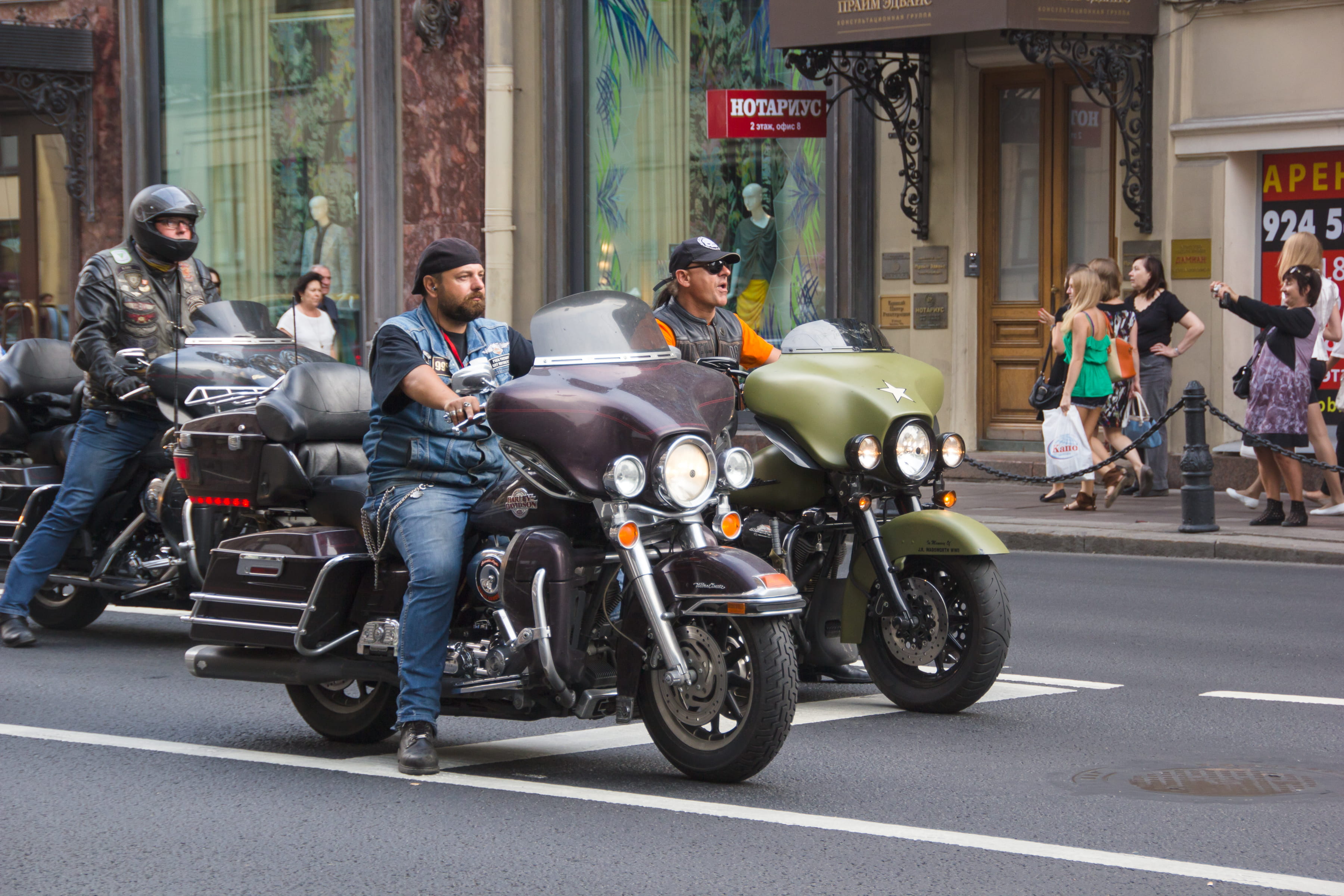 people, transport, city, chopper, city life, car, motorcyclist, street, adult, outdoors, davidson, motor vehicle, motorcycle, building exterior, biker, HD Wallpaper