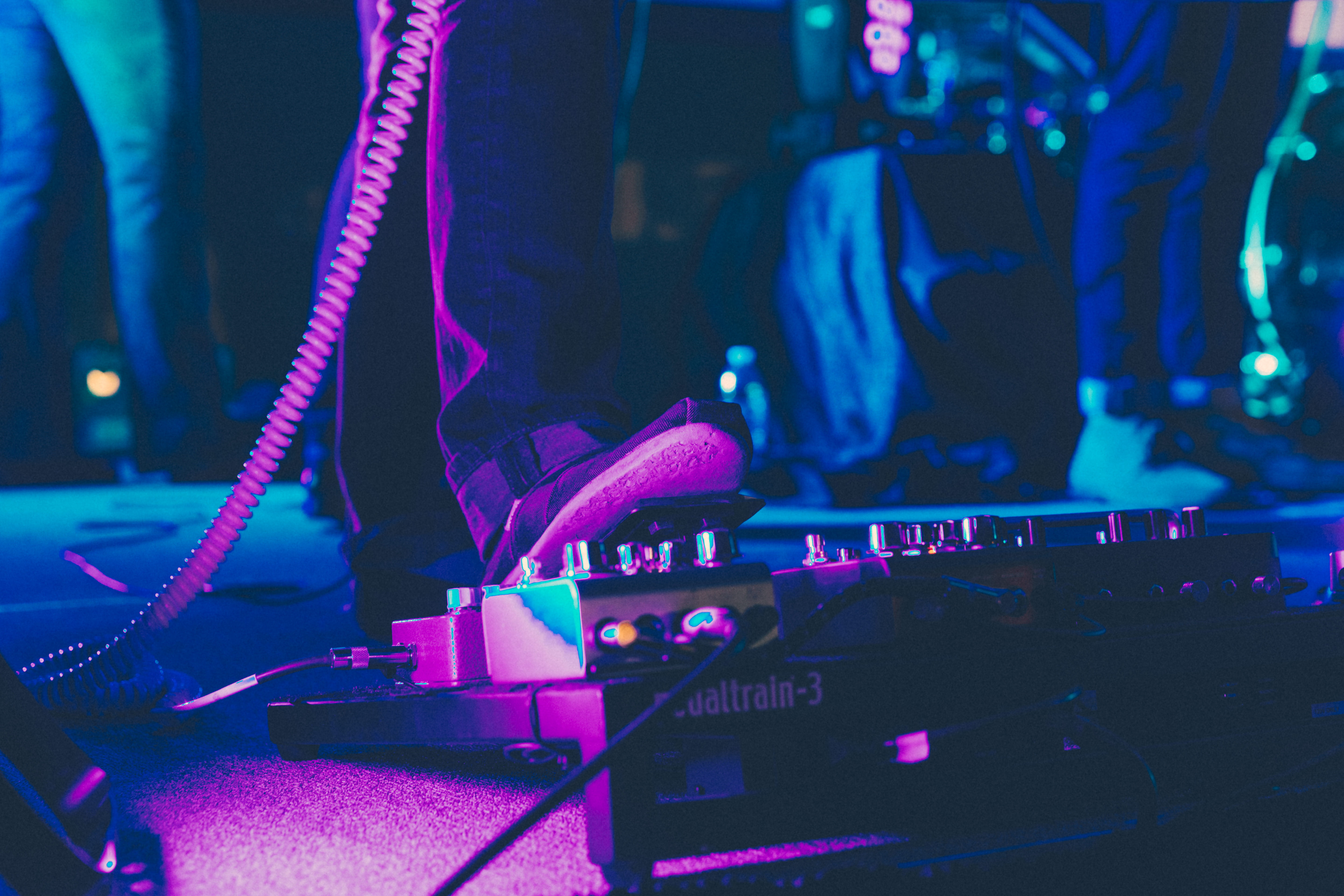standing, foot, enjoyment, people, male, stepping, performance, guy, audio, club dj, mixing, beside, bokeh, man, illuminated, nightclub, performing arts event, HD Wallpaper