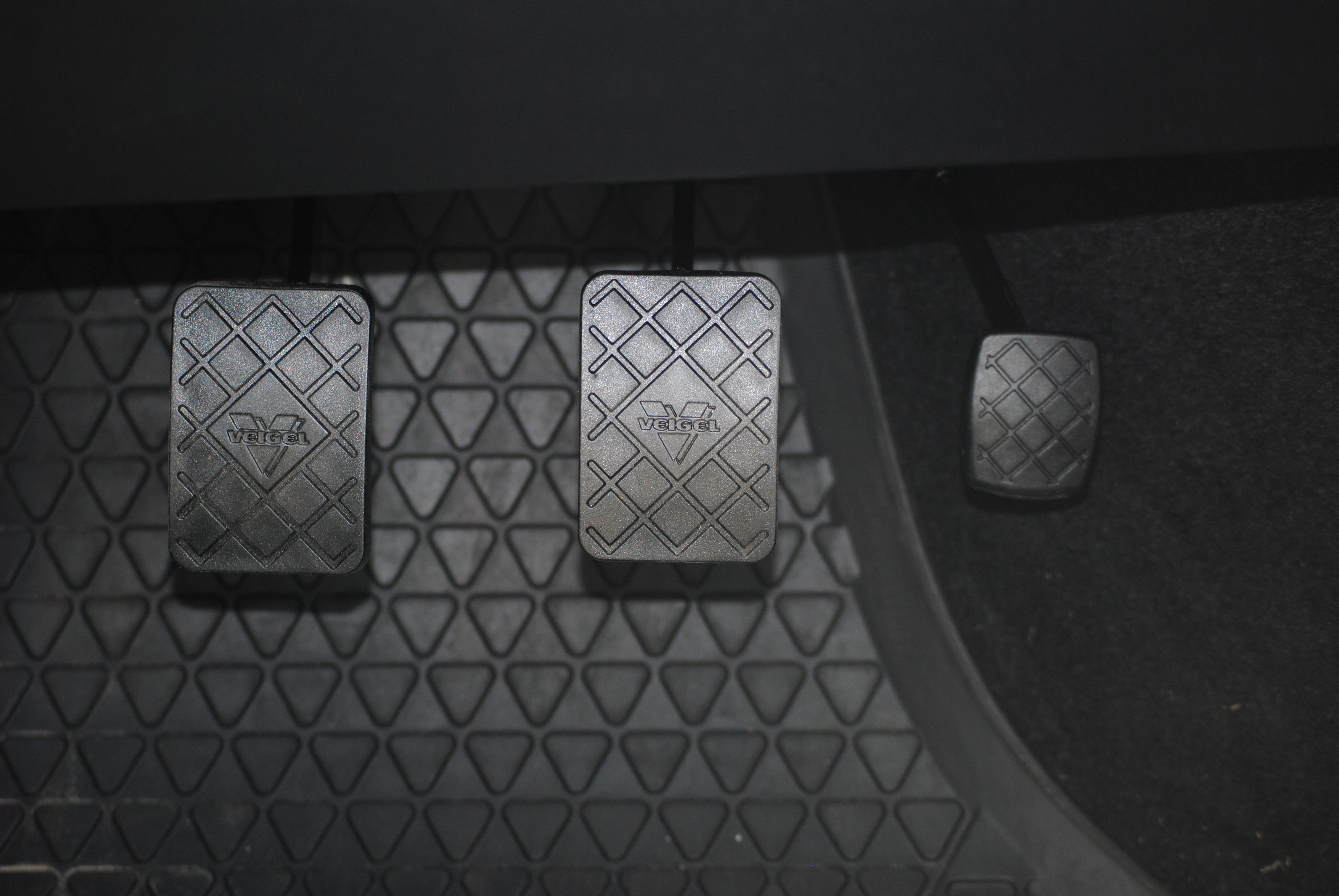 4K, no people, metal, grid, indoors, black, fence, pattern, gas pedal, brake, clutch pedal, clutch, absence, brake pedal, close-up, day, high angle view, HD Wallpaper